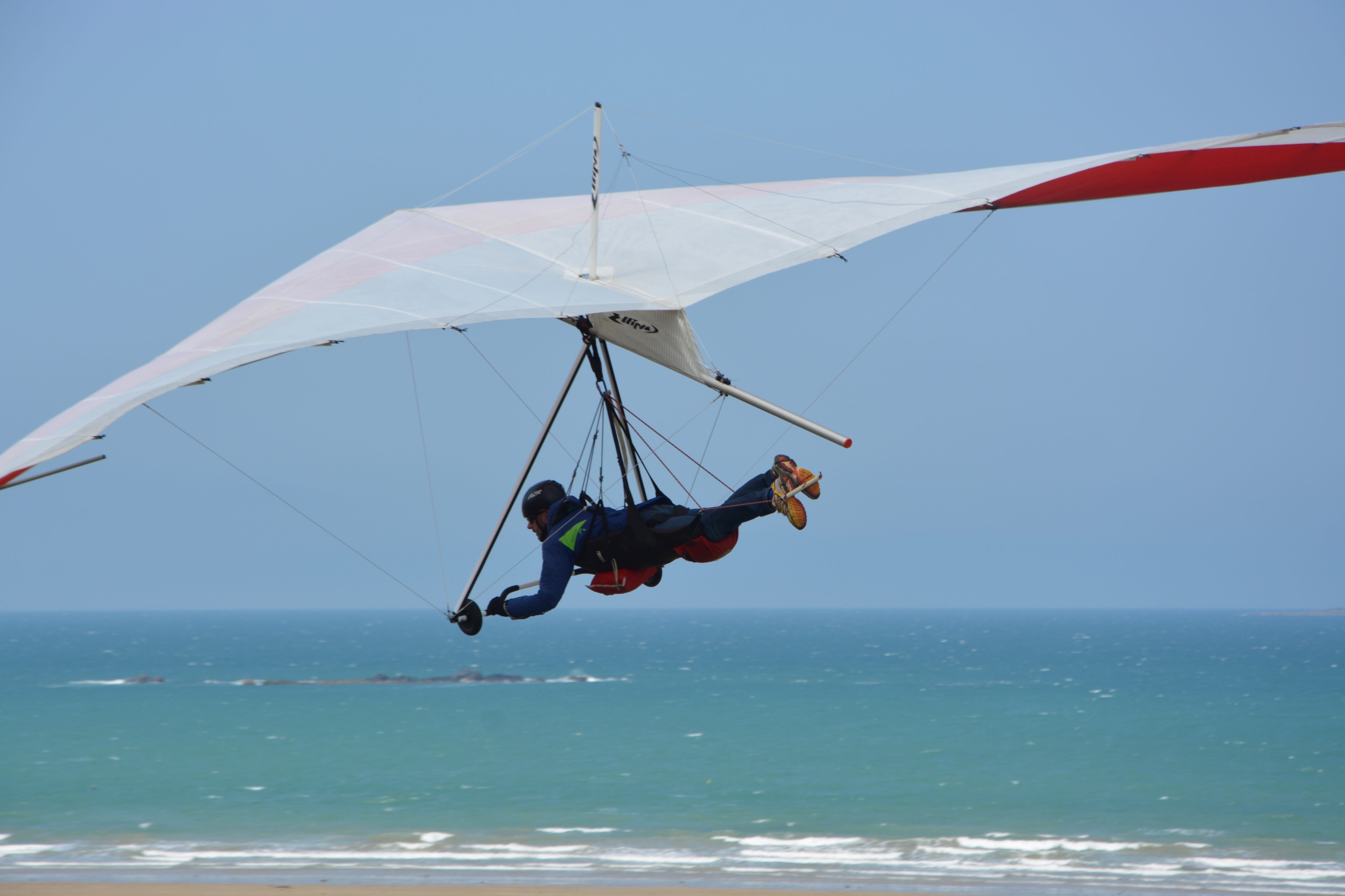 air, strong sensation, aircraft, horizon over water, lifestyles, outdoors, beach of saint pabu, day, unrecognizable person, fly, water, nature, motion, HD Wallpaper