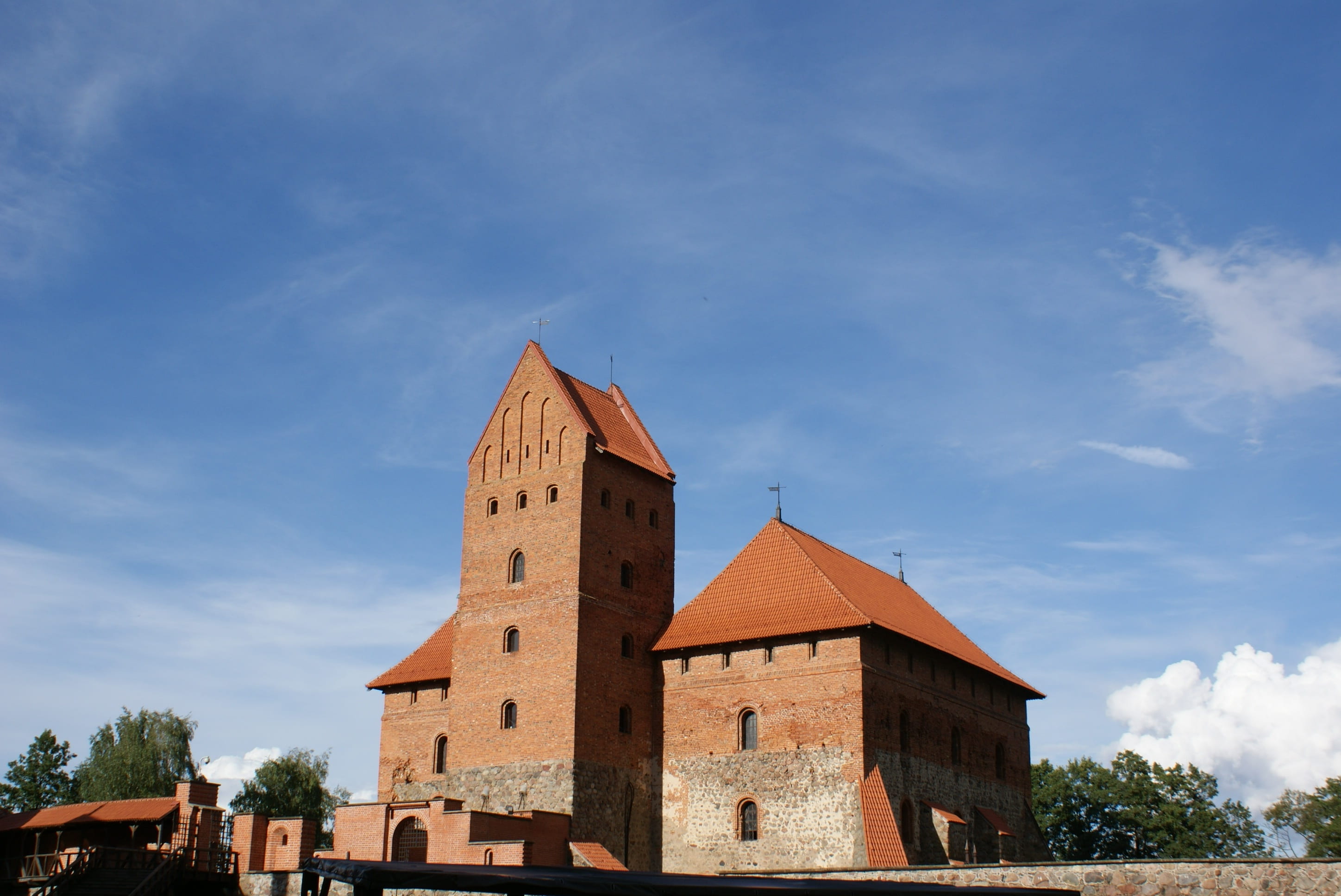 spirituality, the past, castle, 2K, day, medieval, history, building exterior, tree, building, historical, trakai, nature, blue, religion, old, place of worship, HD Wallpaper