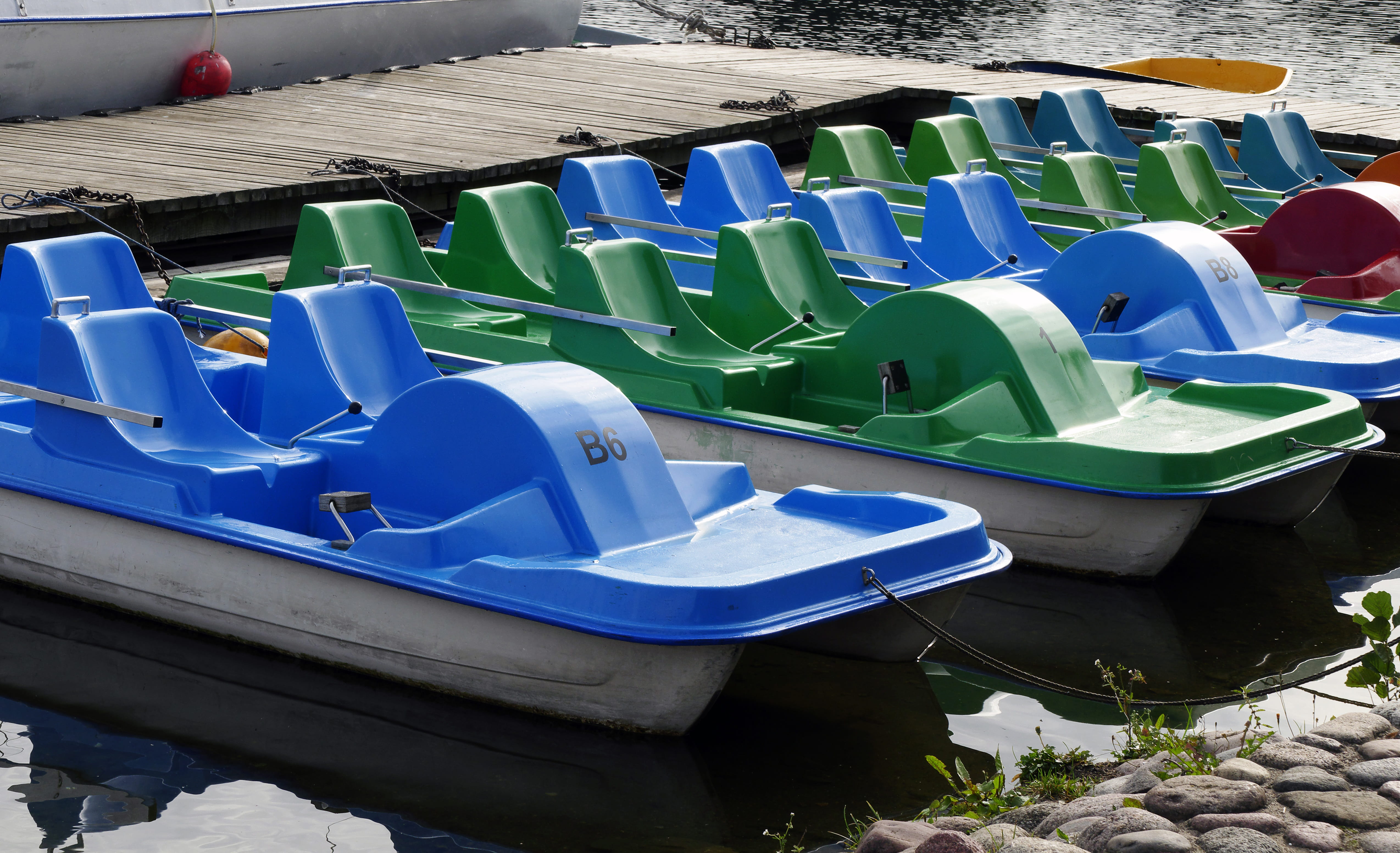 trakai, no people, in a row, outdoors, beach, plastic, large group of objects, pedal boat, absence, moored, 4K, blue, water sports, lake, land, lithuania, HD Wallpaper