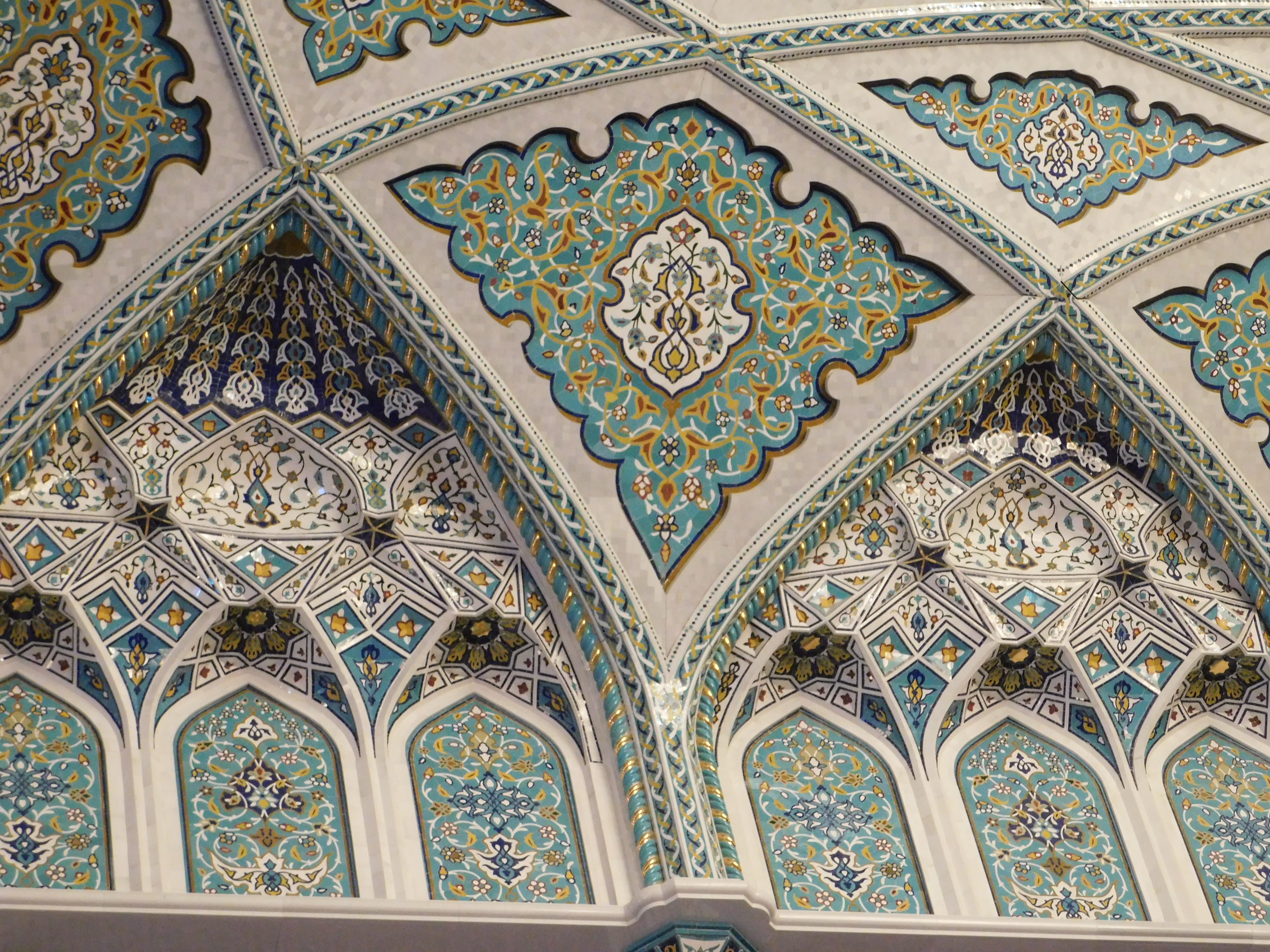 belief, pattern, mosque, architectural column, low angle view, building, ornate, religion, no people, ceiling, architecture and art, craft, oman, travel destinations, HD Wallpaper