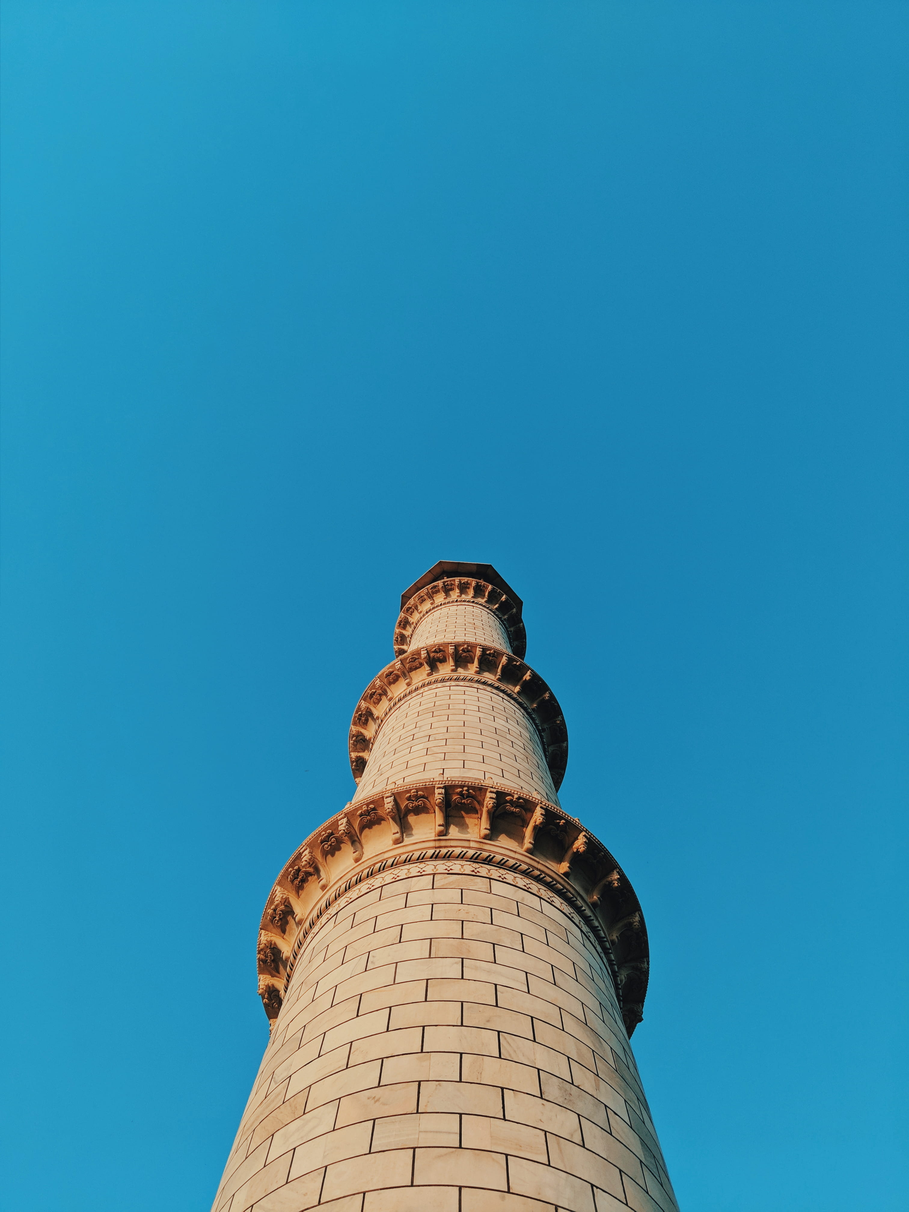 light, fort, 4K, building exterior, rise, low angle view, travel destinations, concrete, clear sky, outdoors, mahal, symmetry, building, no people, agra, Phone HD Wallpaper