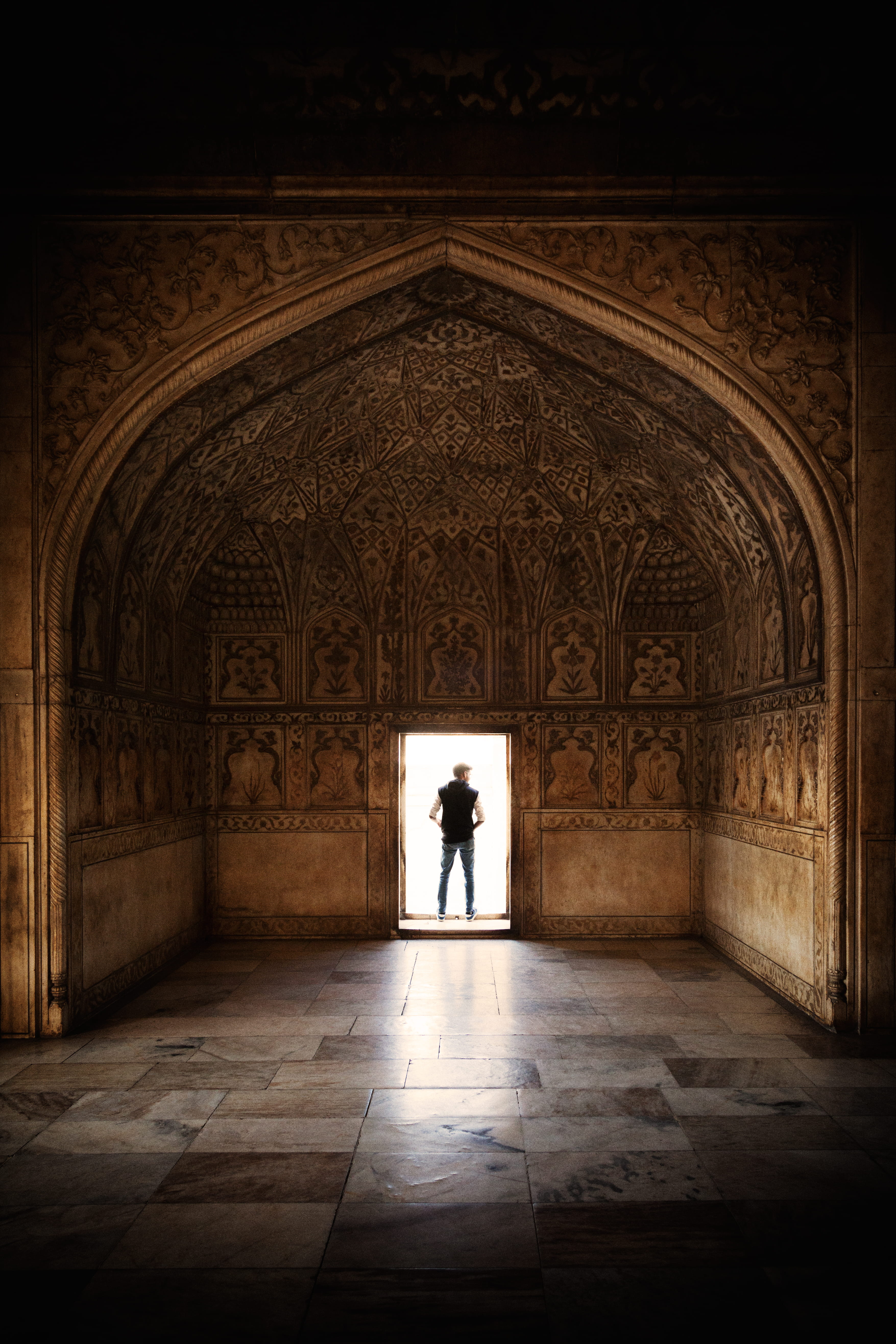 crypt, men, history, ornate, human, silhouette, agra fort, agra, religion, corridor, rear view, day, art, asia, real people, adult, standing, painting, Phone HD Wallpaper