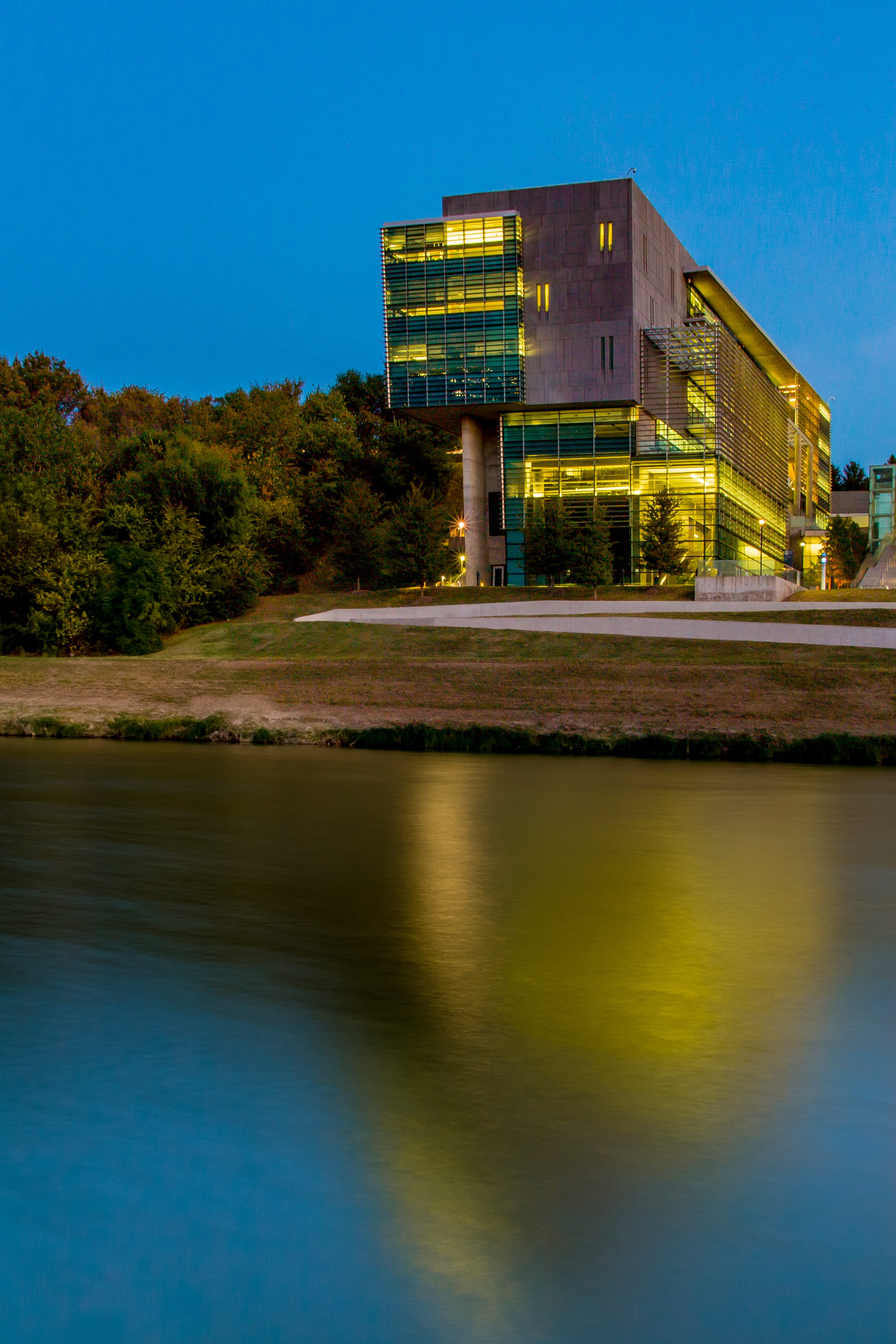 no people, building exterior, texas, built structure, clear sky, river, scenic, 4K, downtown, nature, urban, modern, plant, architecture, scene, outdoors, Phone HD Wallpaper