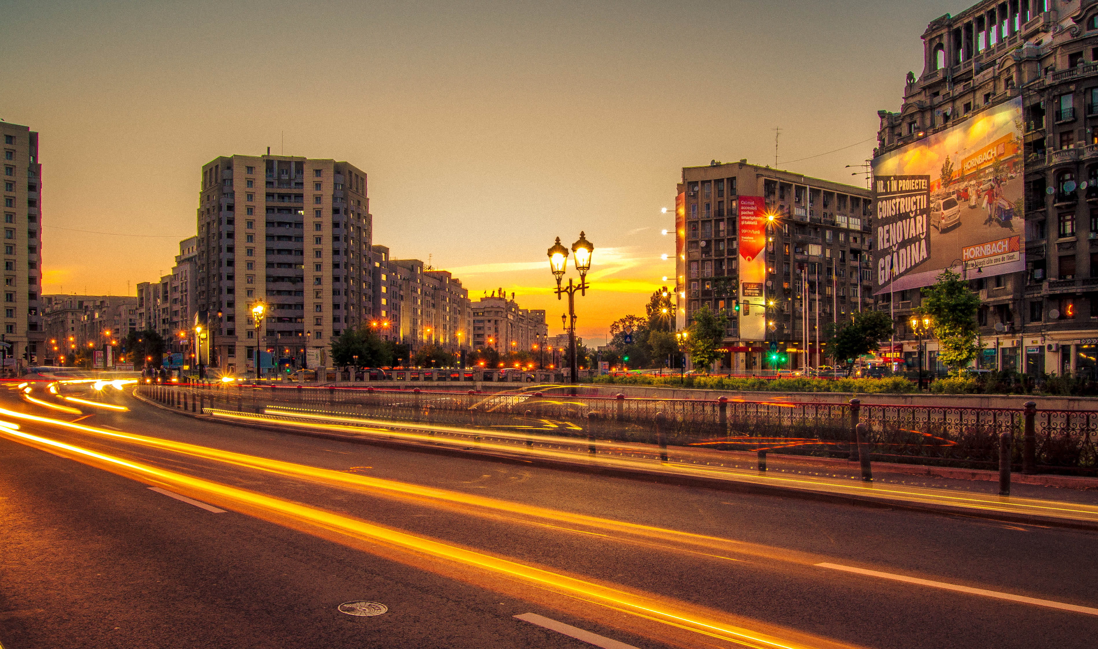 office building exterior, cars, long exposure, buildins, urban, built structure, city, no people, busy, illuminated, cityscape, twilight, light, sky, timelapse, HD Wallpaper