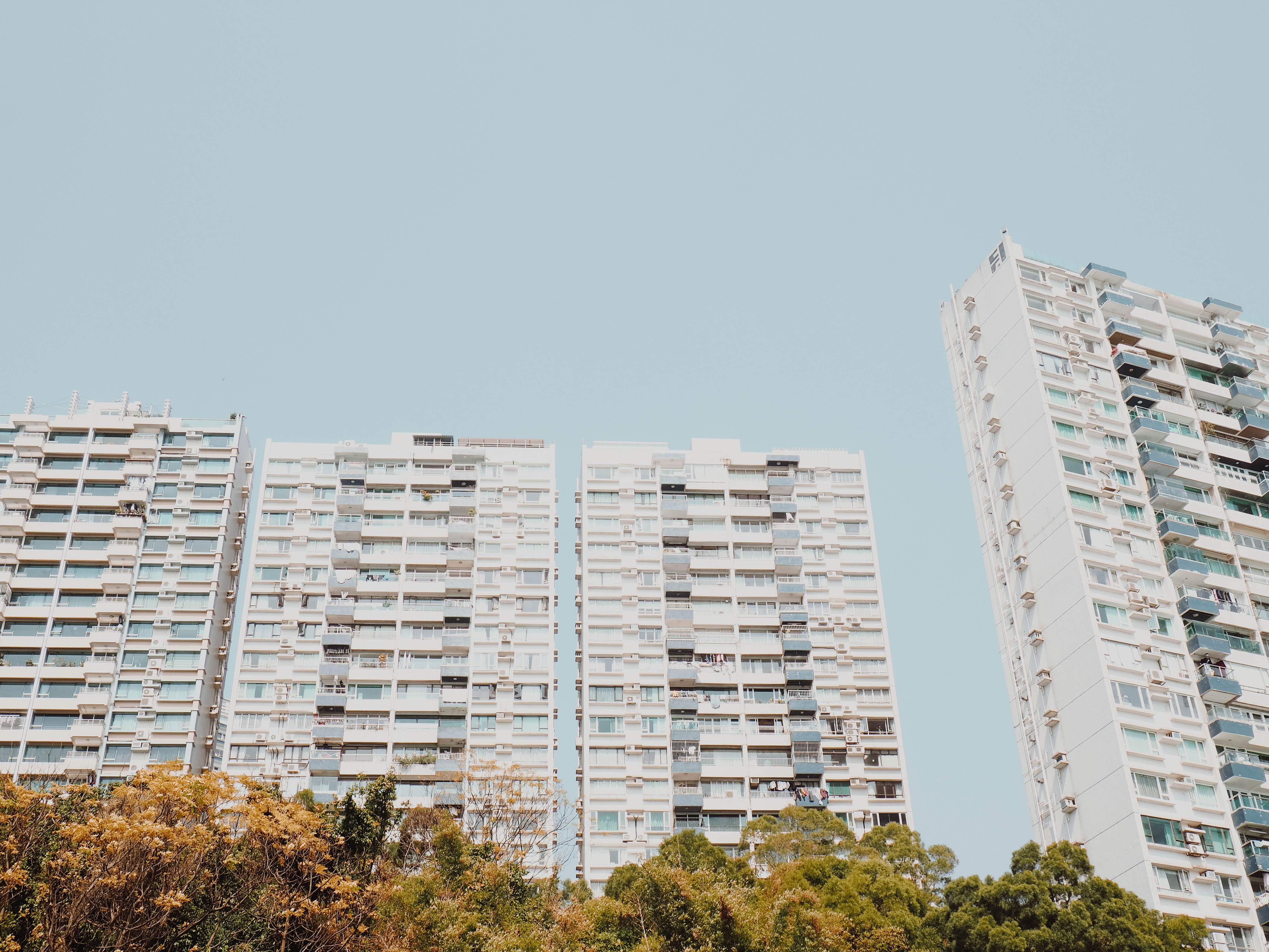 outdoors, building exterior, rise, concrete, apartment, buildins, window, office building exterior, copy space, white, building, sky, blue, modern, photography, HD Wallpaper