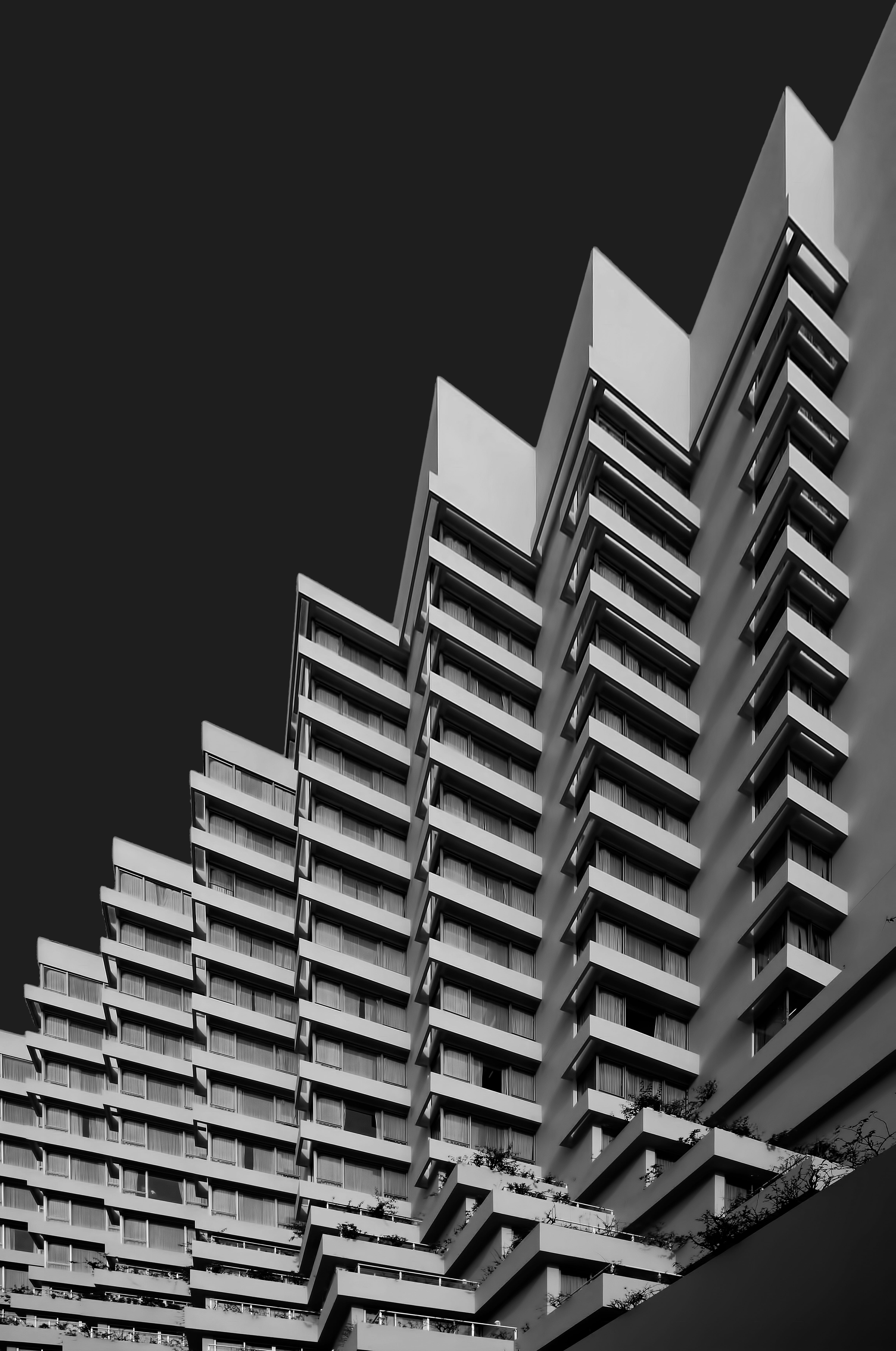 sky, tall - high, place, building, building exterior, white, repetition, house, nature, architecture, residential district, buildin, modern, apartment, Phone HD Wallpaper