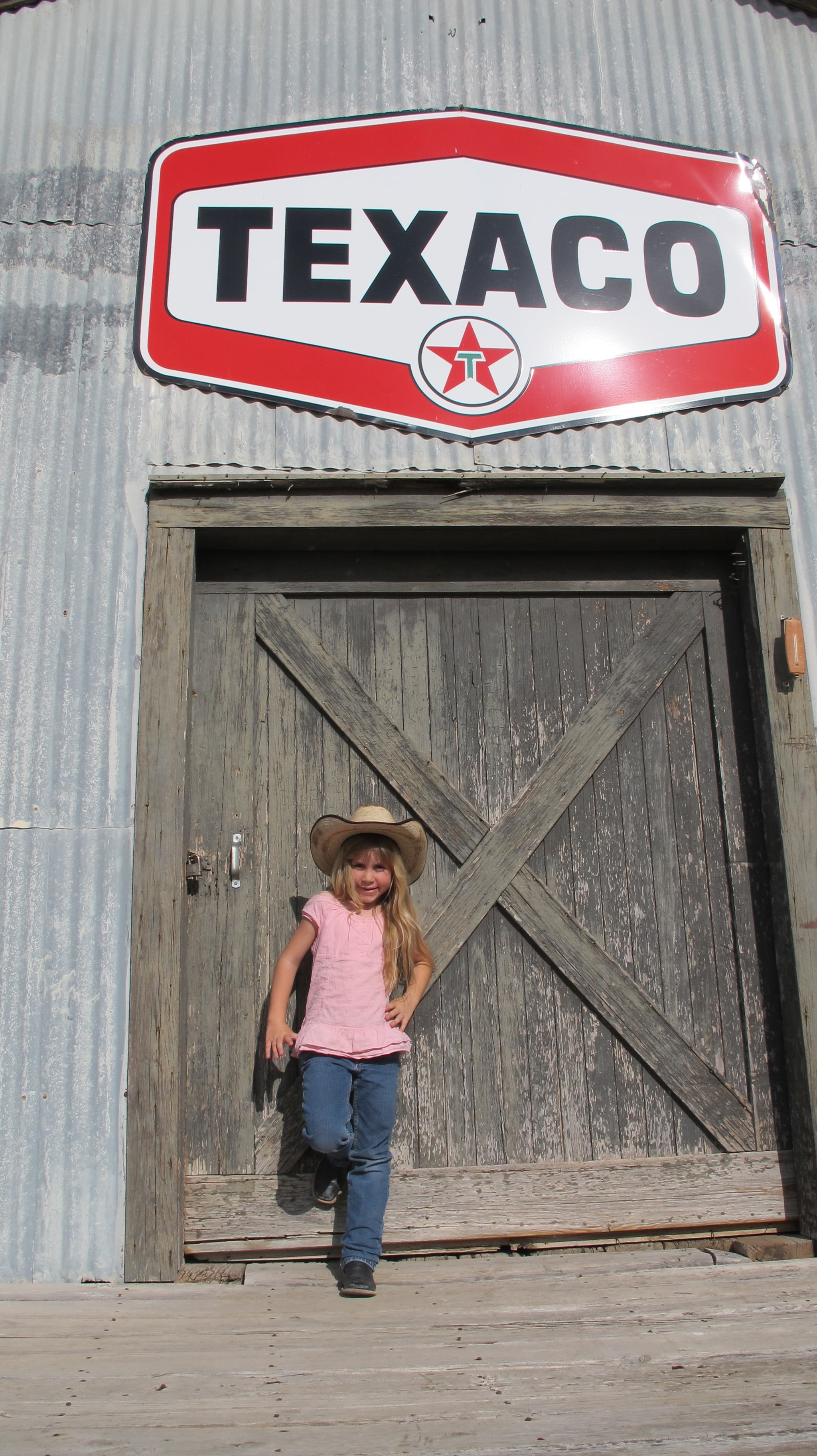 texaco, old west, girls, waiting, day, females, full length, western script, casual clothing, door, outdoors, text, women, one person, architecture, gasoline company, Phone HD Wallpaper