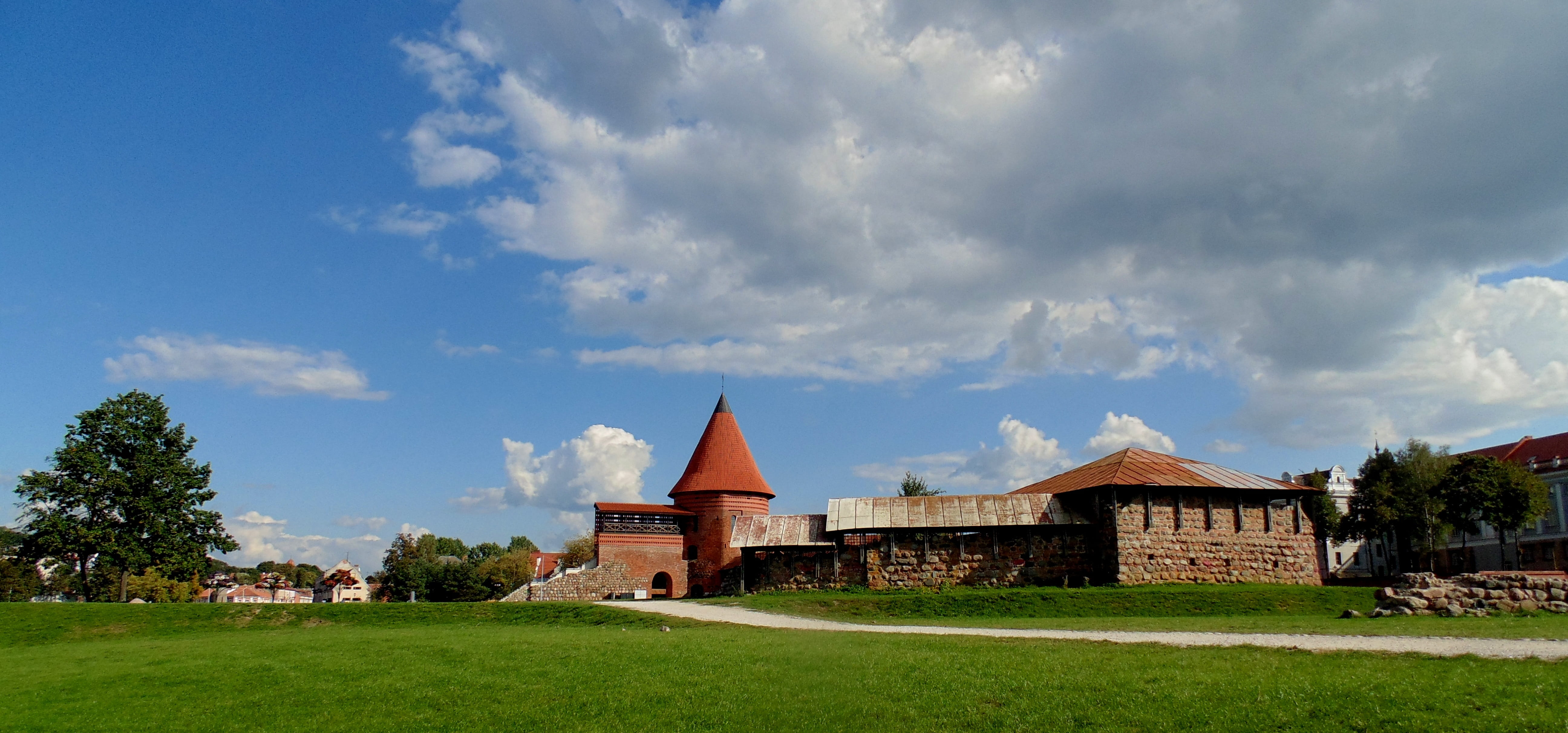 sky, historical, front or back yard, building, green color, built structure, 5K, no people, red, environment, Town, architecture, outdoors, town, Lithuania, HD Wallpaper
