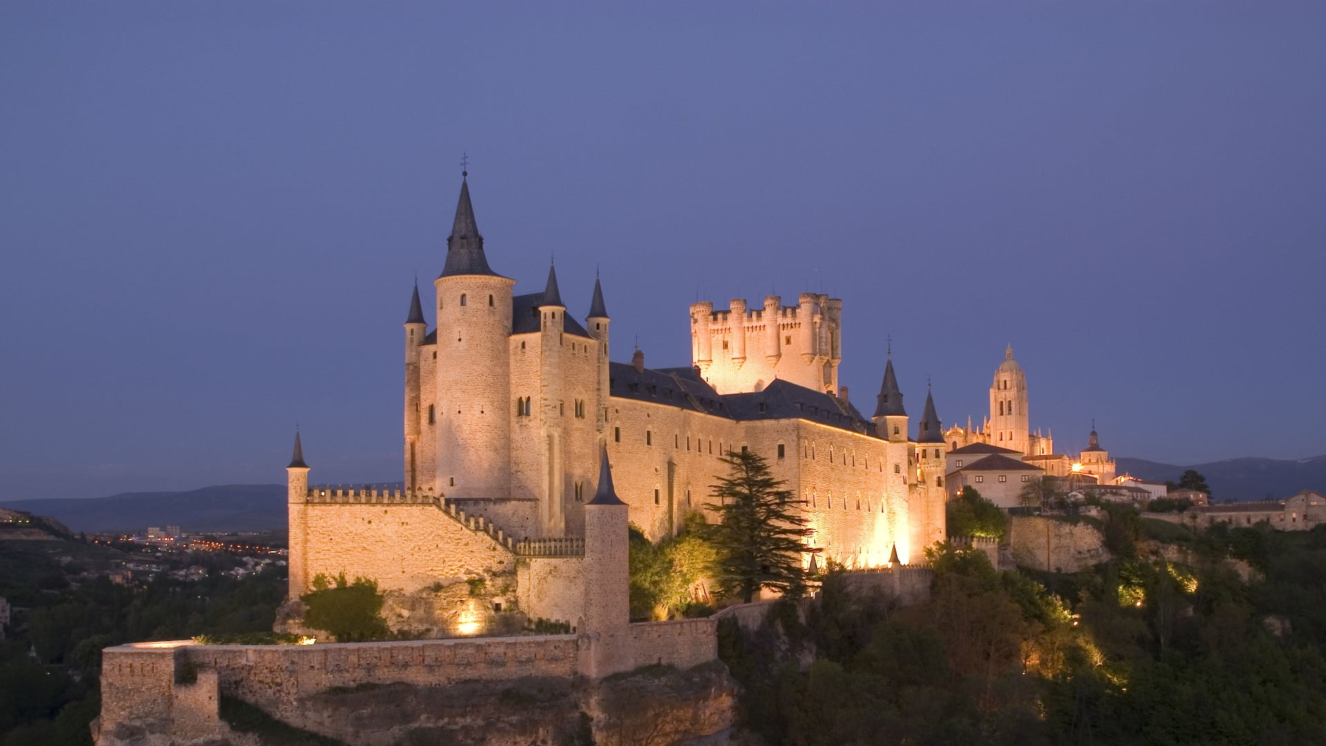 illuminated, segovia, spire, tower, place of worship, built structure, building, blue, spain, landmark, historic site, belief, fortress, the past, no people, HD Wallpaper