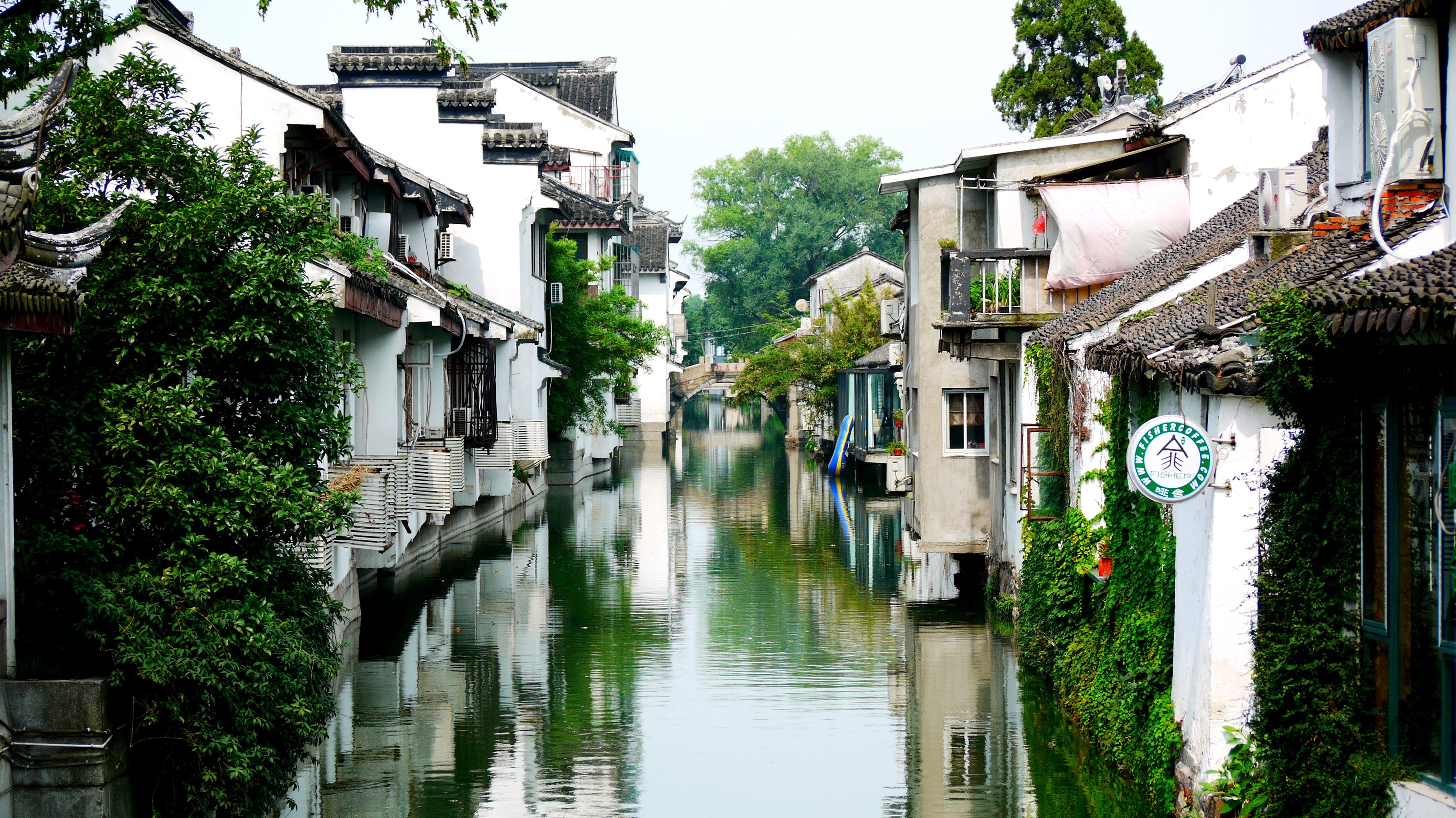 house, 4K, plant, tree, suzhou, city, reflection, building, architecture, residential district, lantern, water, canal, waterfront, connection, day, built structure, HD Wallpaper
