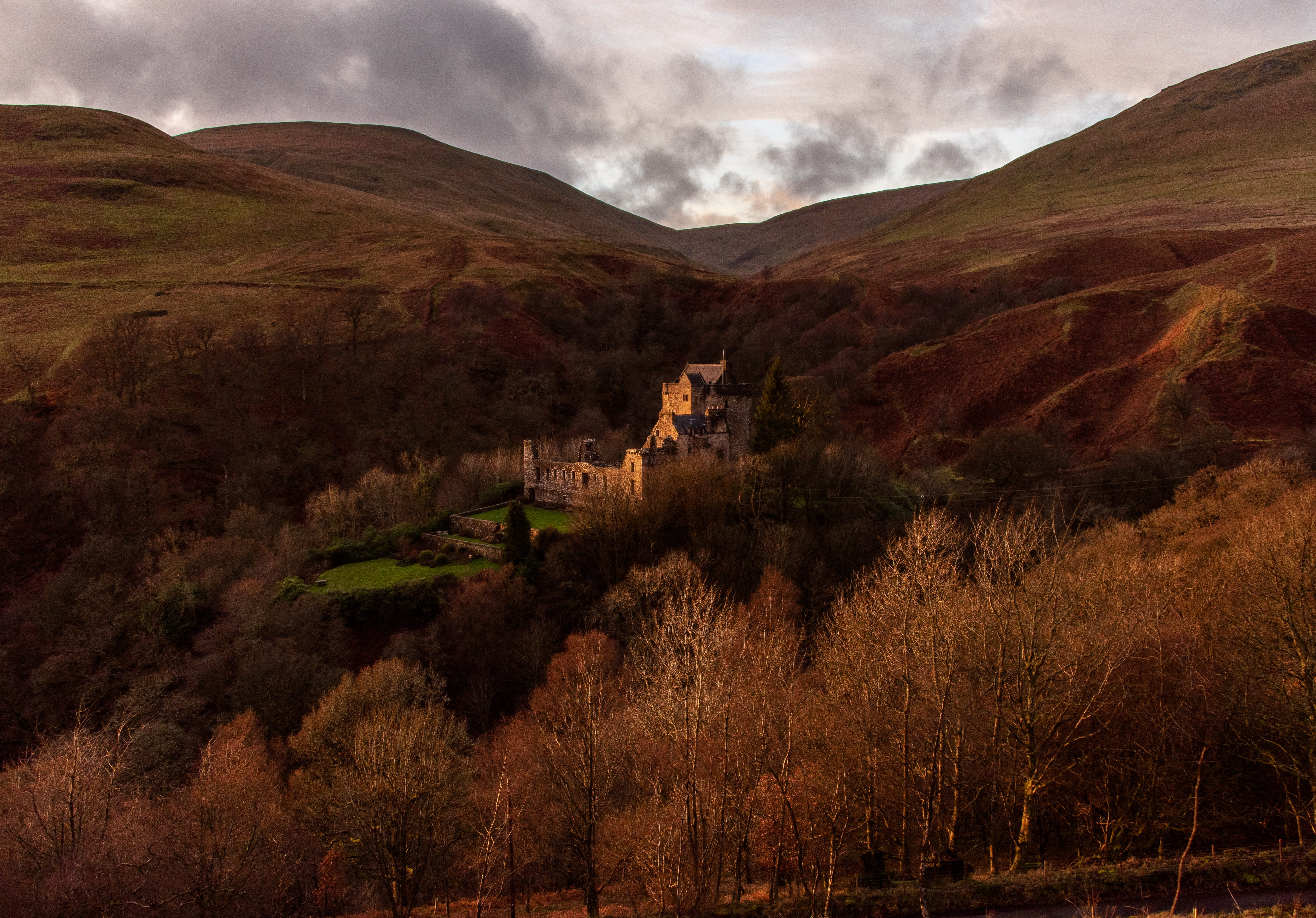 water, tranquility, tranquil scene, field, autumn colours, outdoors, housing, land, mountain, castle, hill, environment, countryside, architecture, scottish castle, HD Wallpaper