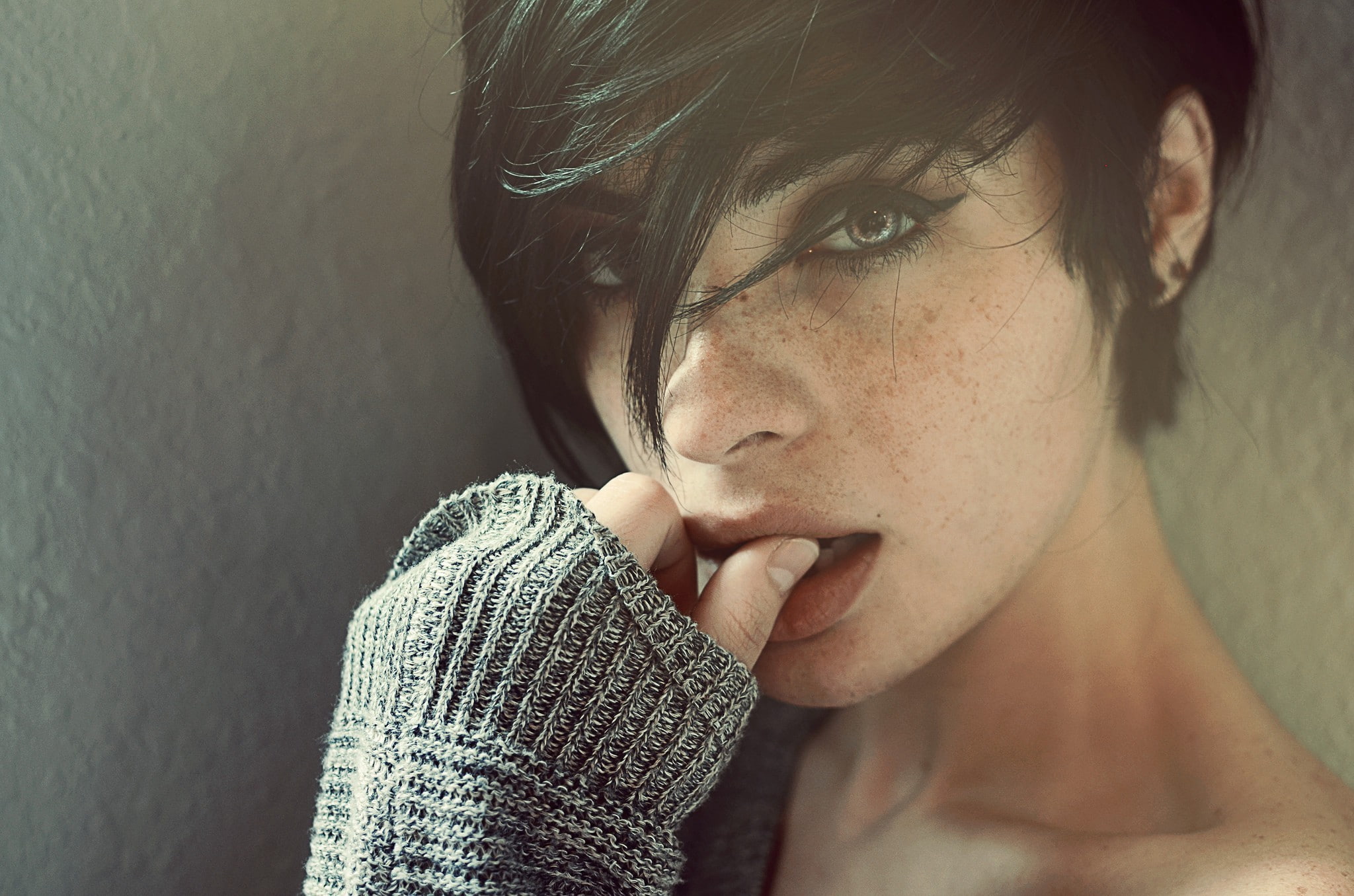 portrait, face, freckles, 1080P, Segovia Amil, women, hair in face, finger in mouth, HD Wallpaper