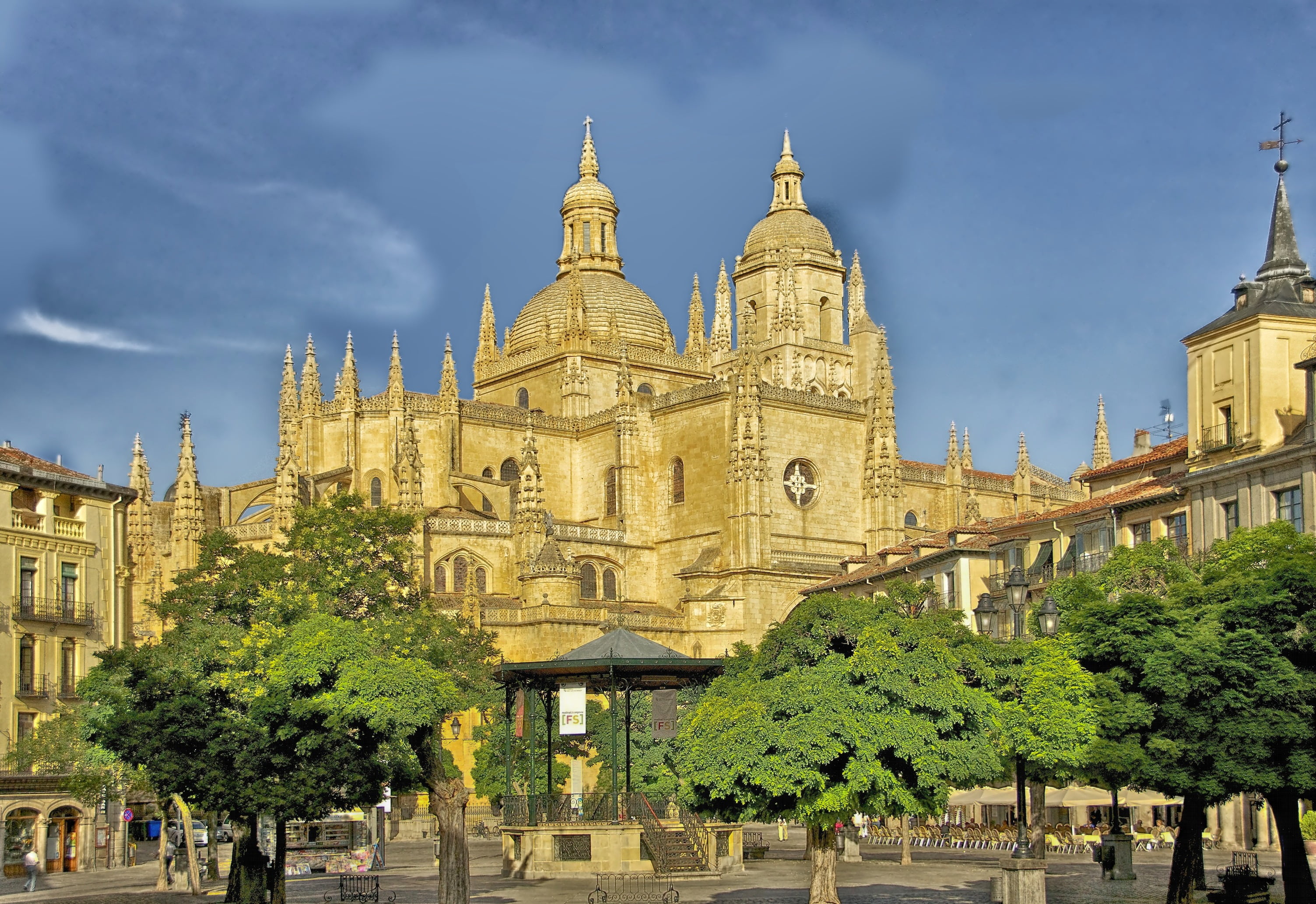 outdoors, plaza, segovia, tourism, religion, building, travel destinations, architecture, church, travel, urban, trees, incidental people, place of worship, HD Wallpaper