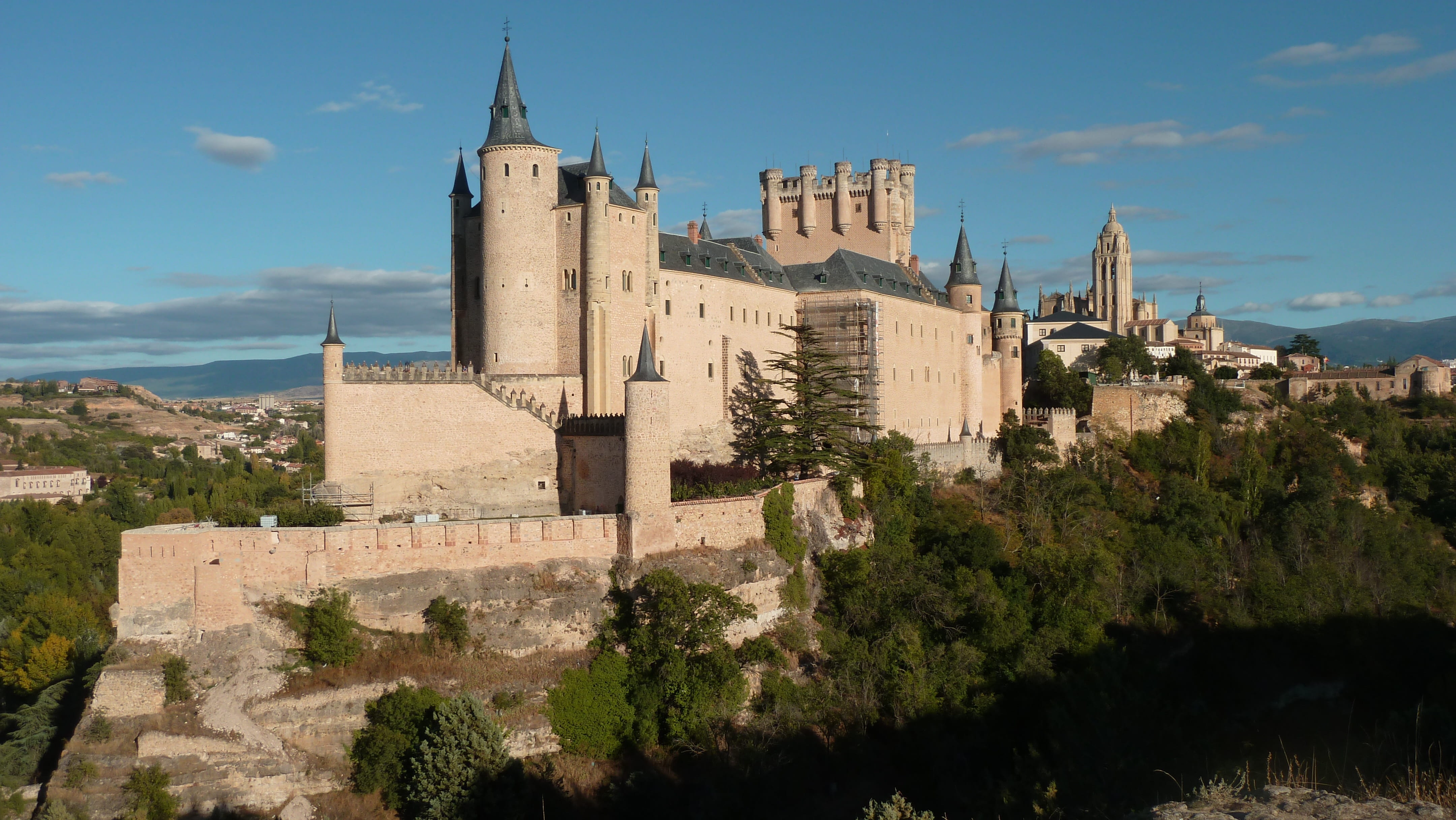tree, day, building exterior, city, alcázar, nature, belief, plant, religion, outdoors, history, 4K, the past, architecture, no people, travel, place of worship, HD Wallpaper