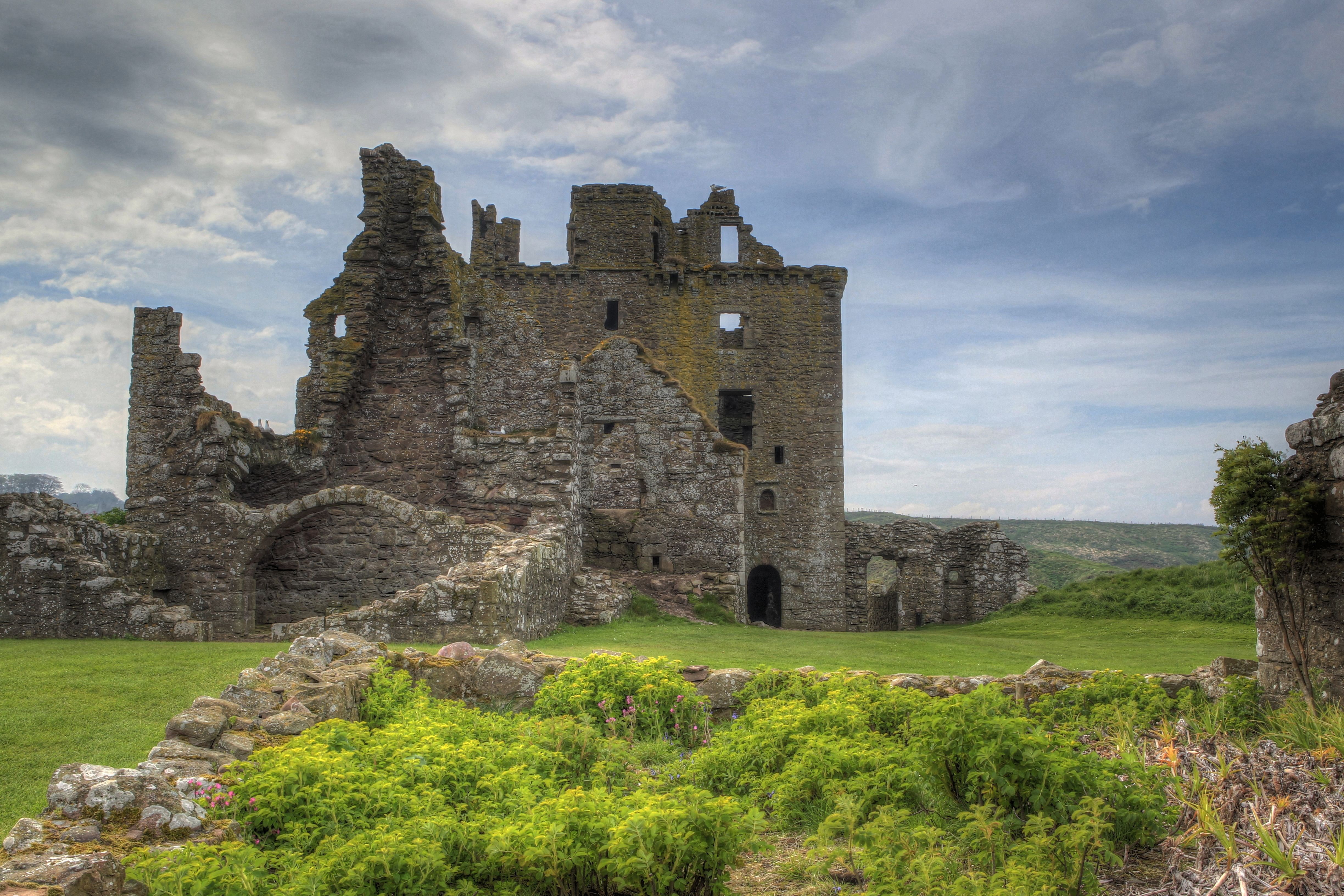 building exterior, dunnottar castle, old ruin, building, sky, abbey, old, grass, built structure, day, ruined, 4K, cloud - sky, medieval, plant, architecture, HD Wallpaper