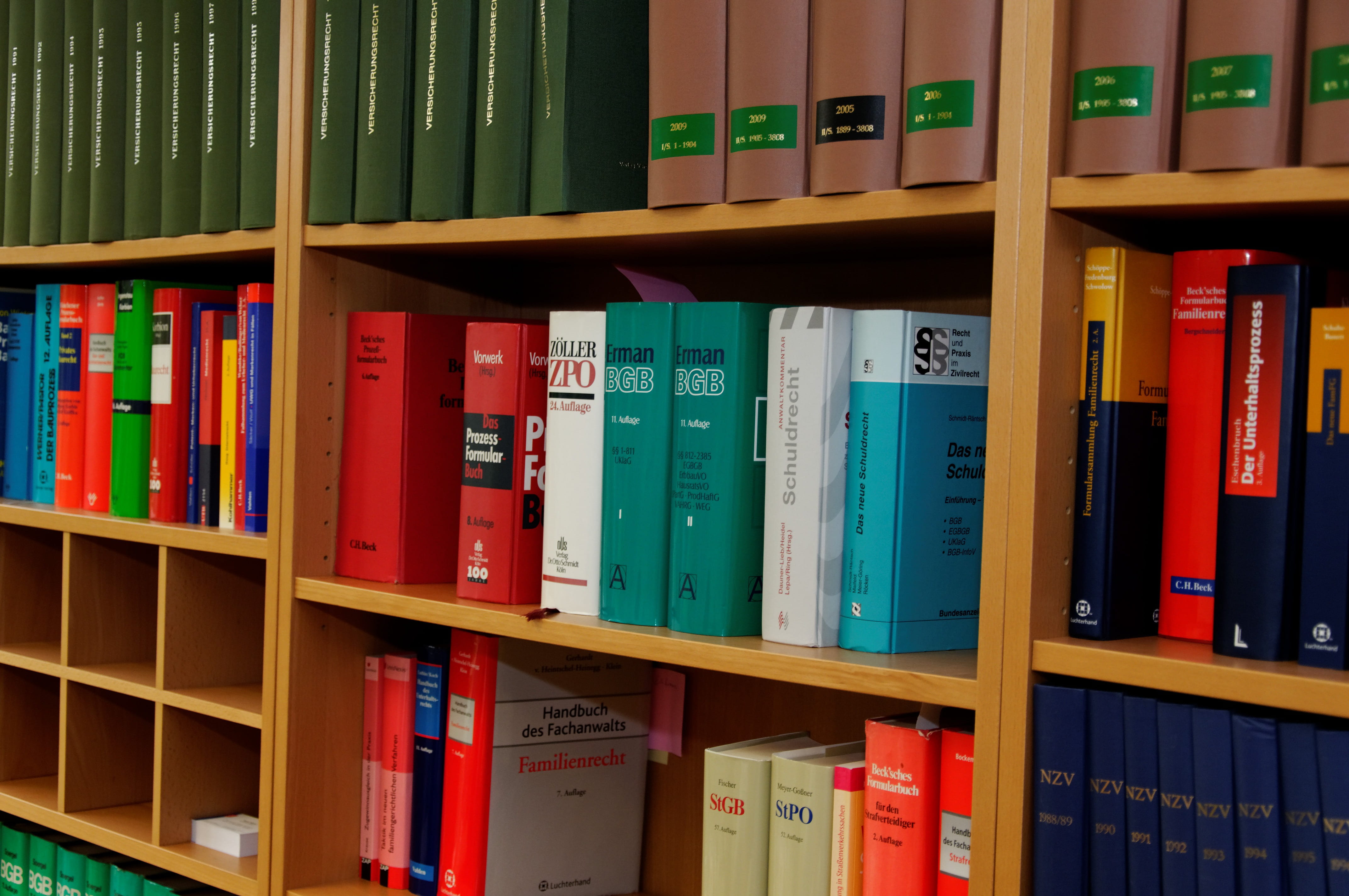 collection, regulation, shelf, jura, side by side, arrangement, education, variation, order, indoors, still life, clause forest, abundance, paragraphs, HD Wallpaper