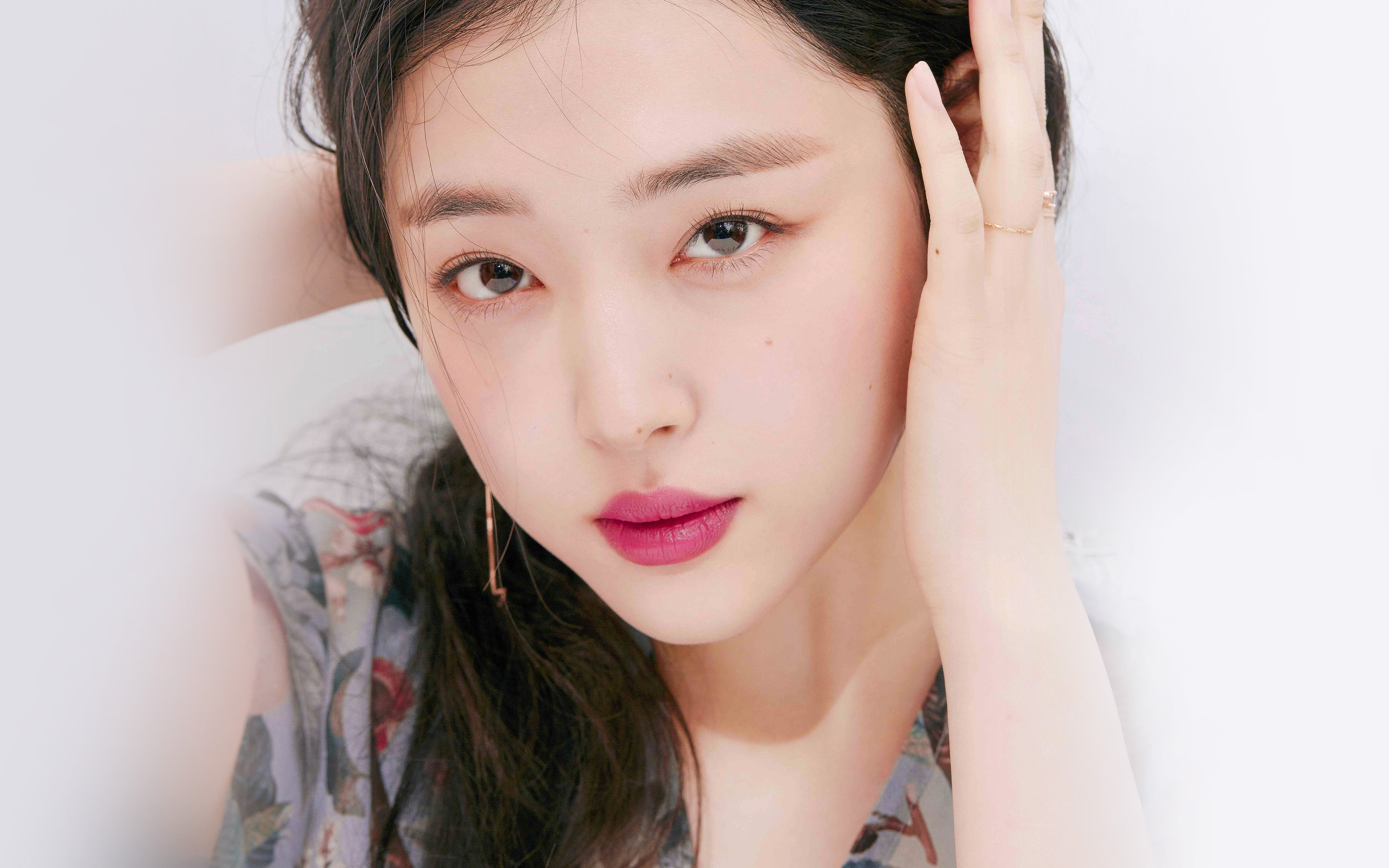 innocence, beautiful woman, celebrity, human body part, kpop, women, child, front view, sulli, long hair, lipstick, young adult, girl, hair, asian, indoors, HD Wallpaper