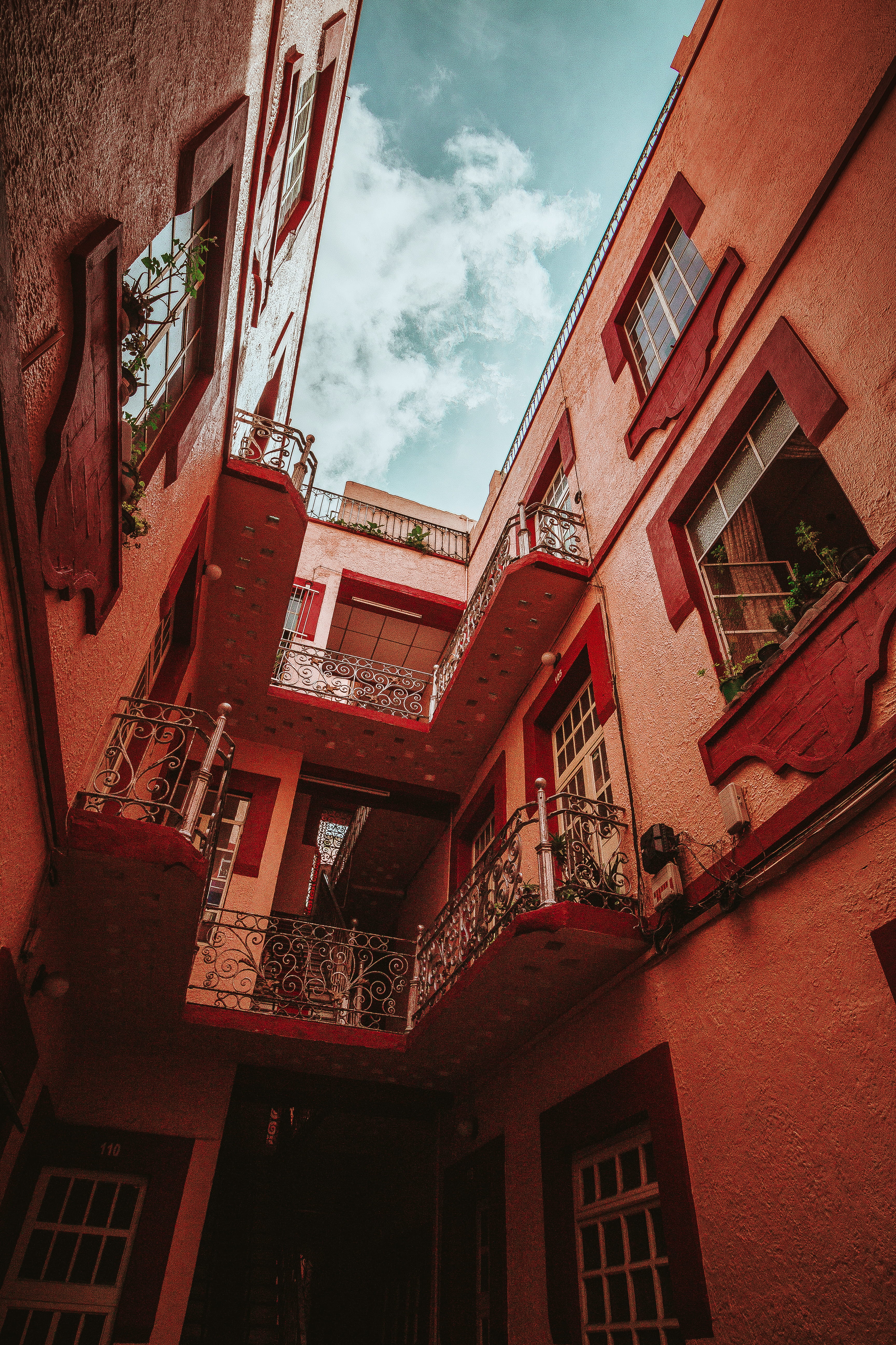 apartment, built structure, nature, building exterior, facade, cloud - sky, no people, city, town, house, 5K, residential district, window, low angle view, Phone HD Wallpaper