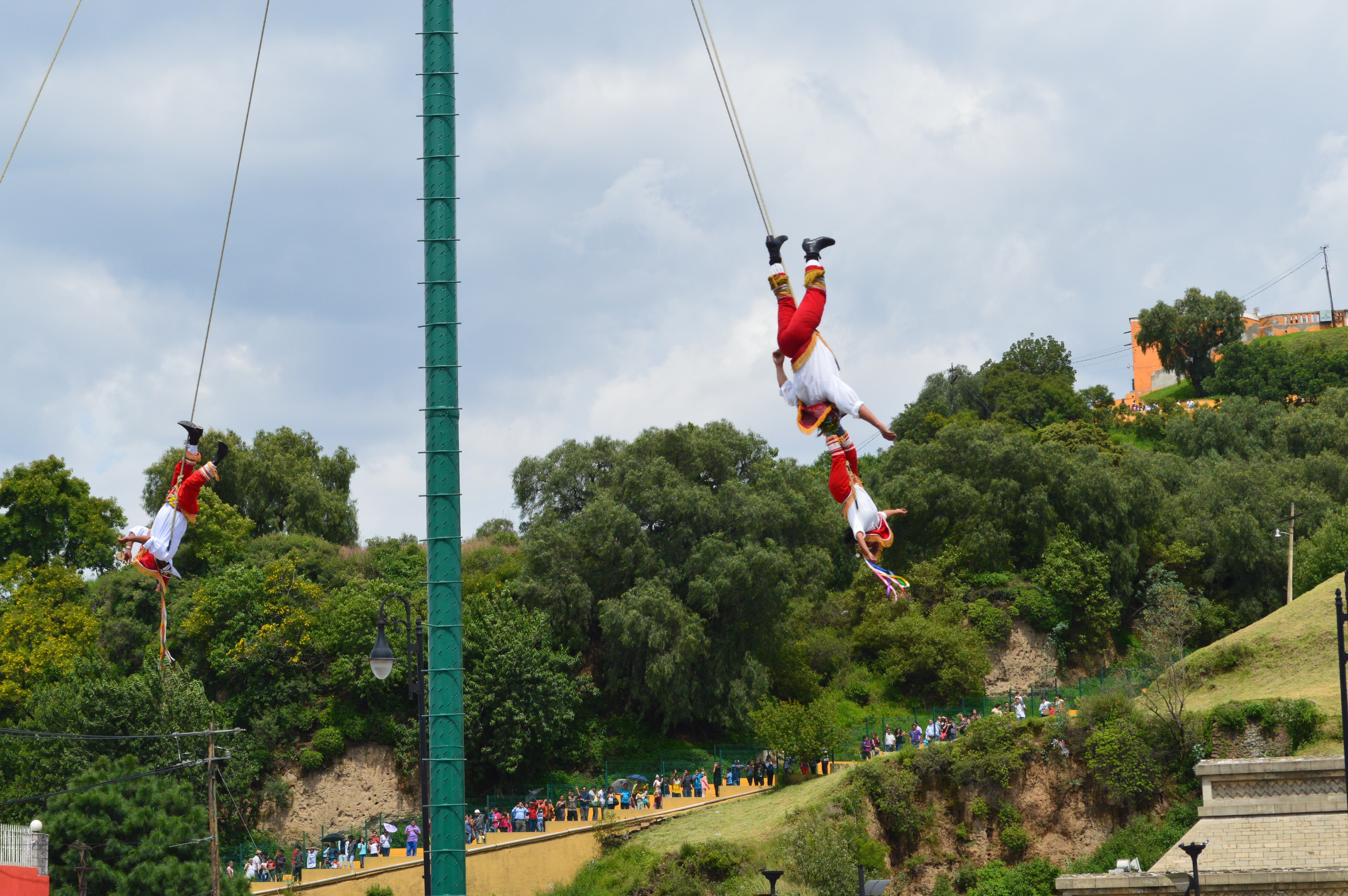 hanging, adventure, real people, papantla, mexico, mid-air, outdoors, men, safety harness, full length, group of people, people, skill, sky, excitement, HD Wallpaper