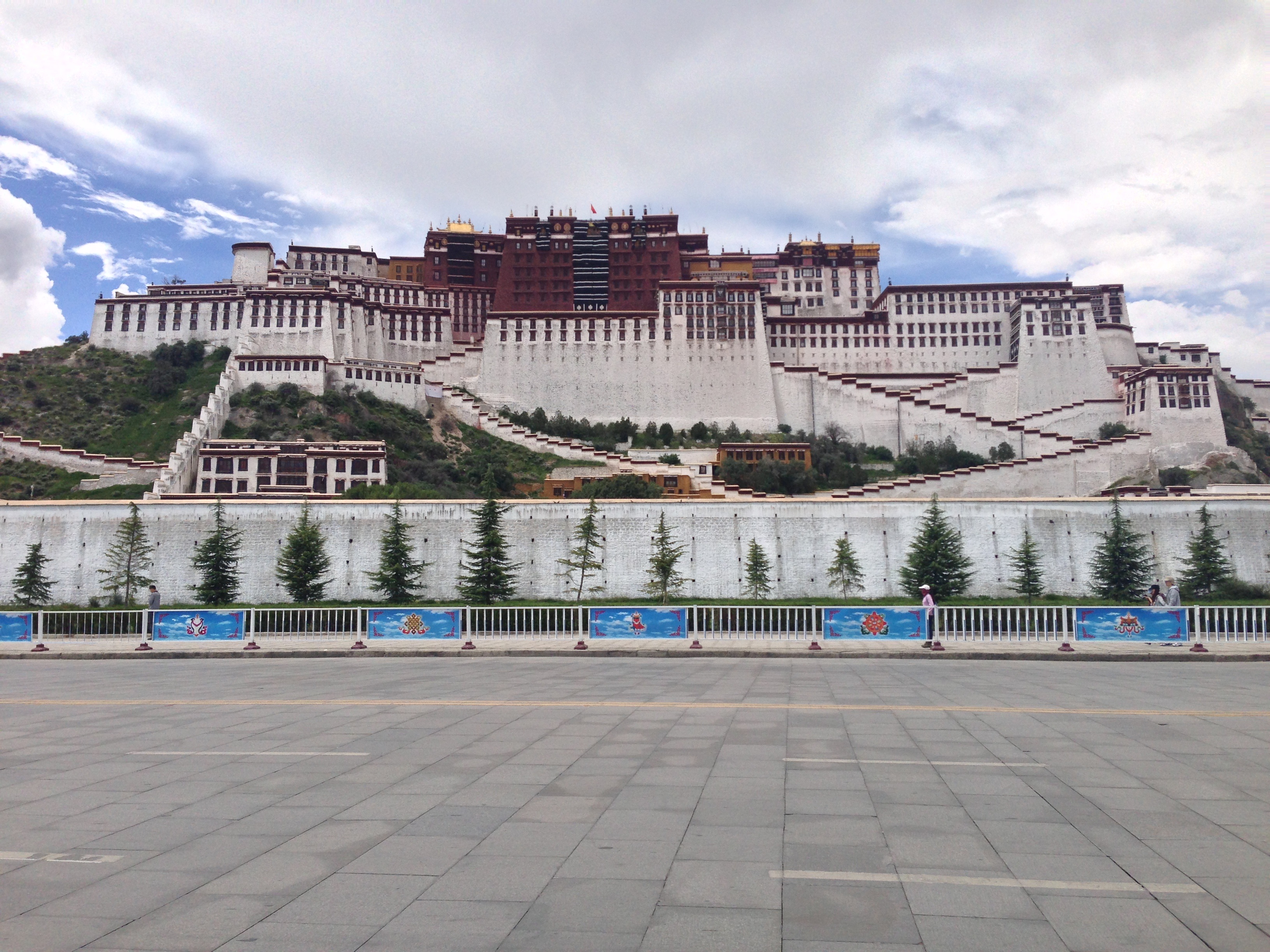 plant, no people, footpath, outdoors, sky, residential district, building, architecture, railing, square, city, built structure, the potala palace, street, HD Wallpaper