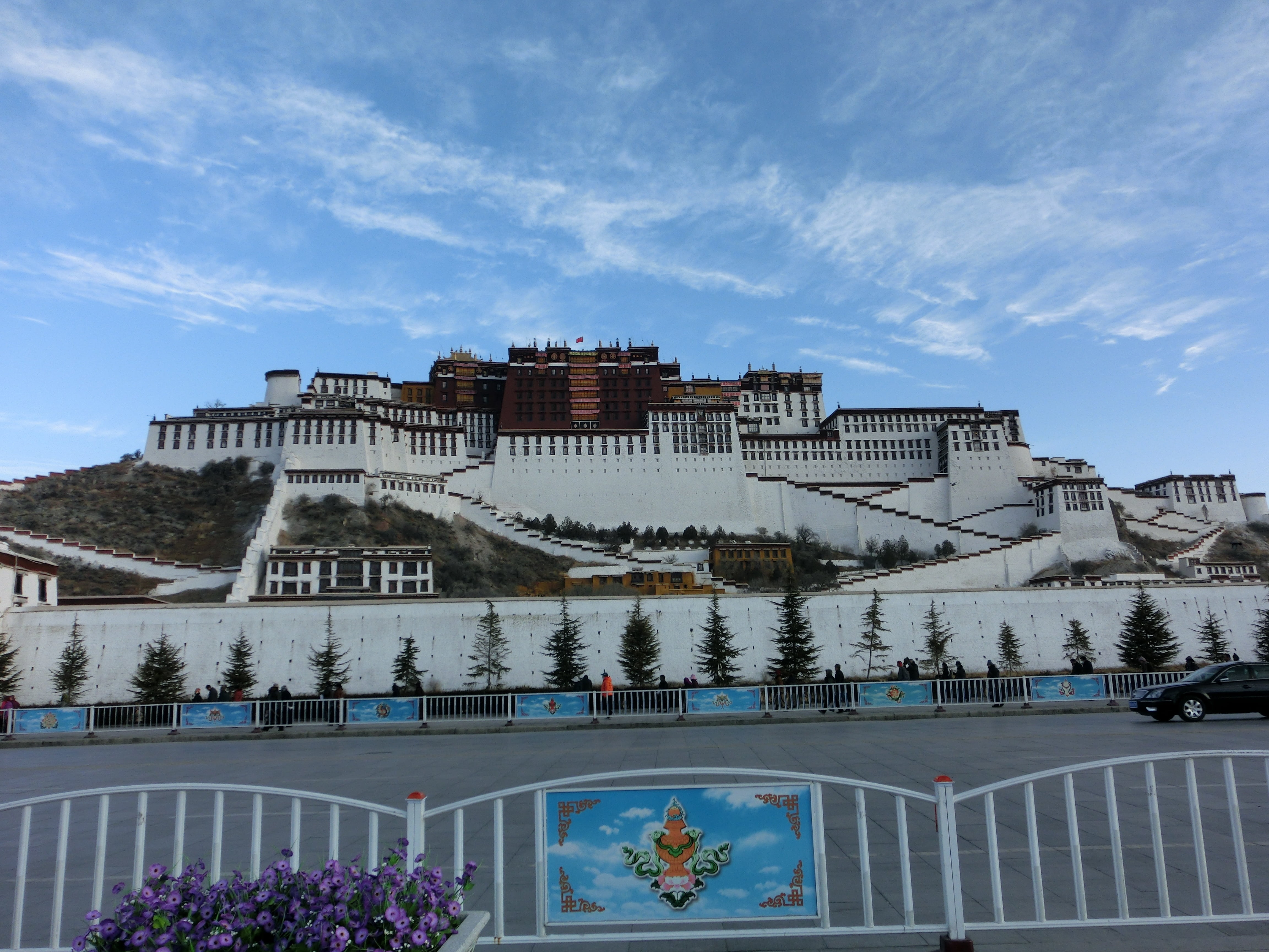 tourism, building, palace, outdoors, day, travel destinations, building exterior, architecture, 4K, plant, built structure, flower, white, cloud - sky, HD Wallpaper