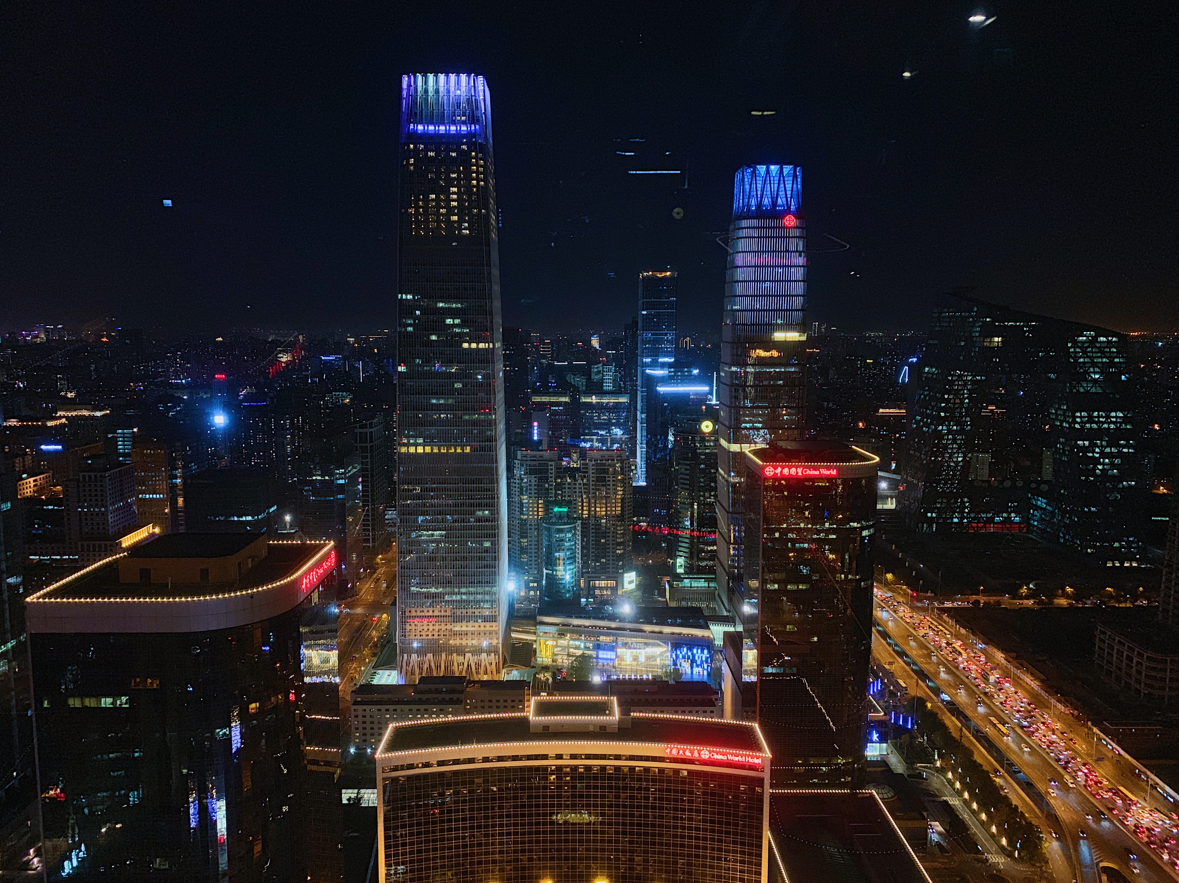 building, crowd, time, tall - high, nght, illuminated, financial district, built structure, city life, architecture, urban, transportation, metropolis, HD Wallpaper