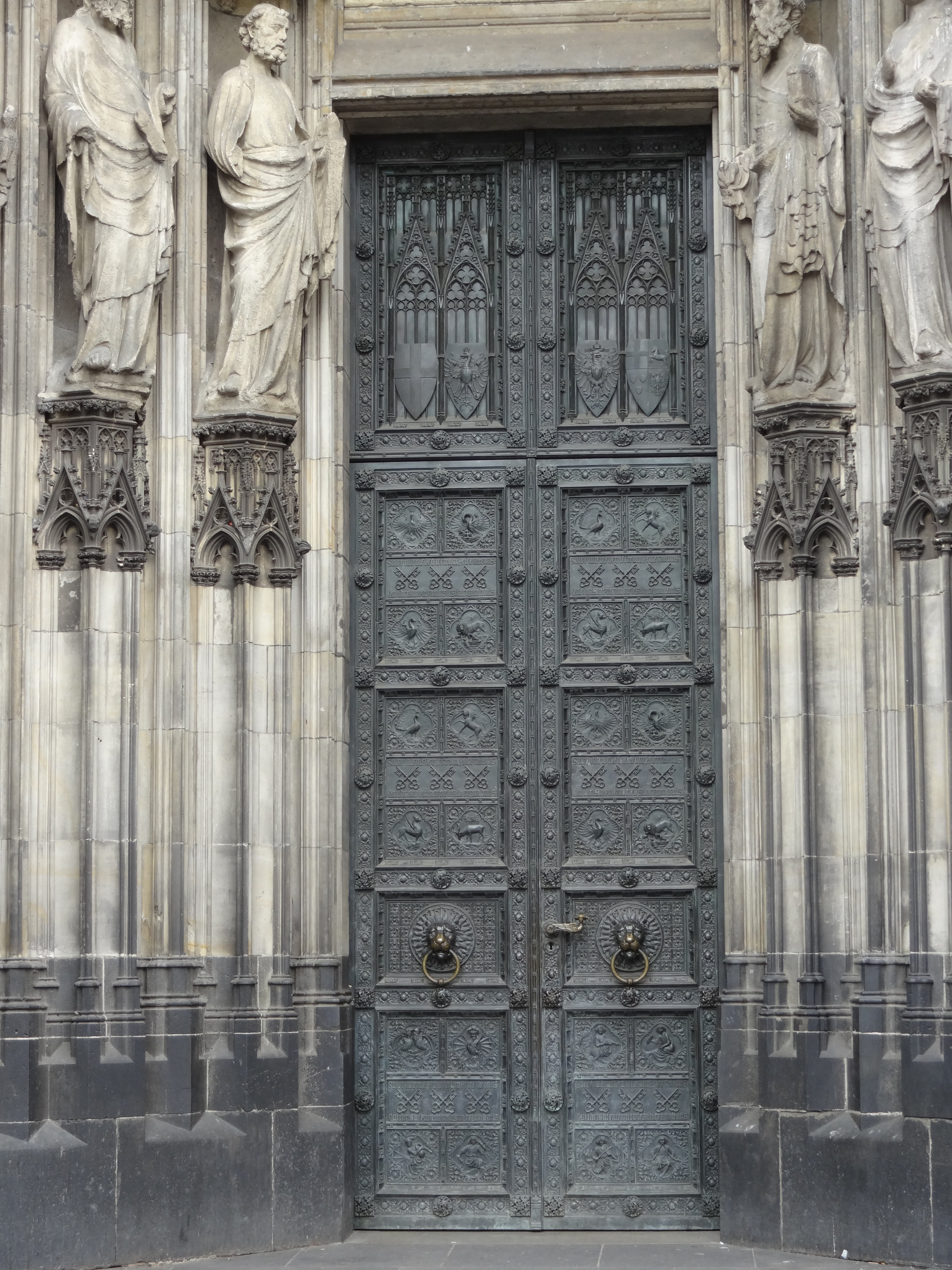 decorative, wall, closed, door, culture, architecture, building exterior, human representation, metal door, travel, art, sculpture, exterior, archs, built structure, Phone HD Wallpaper