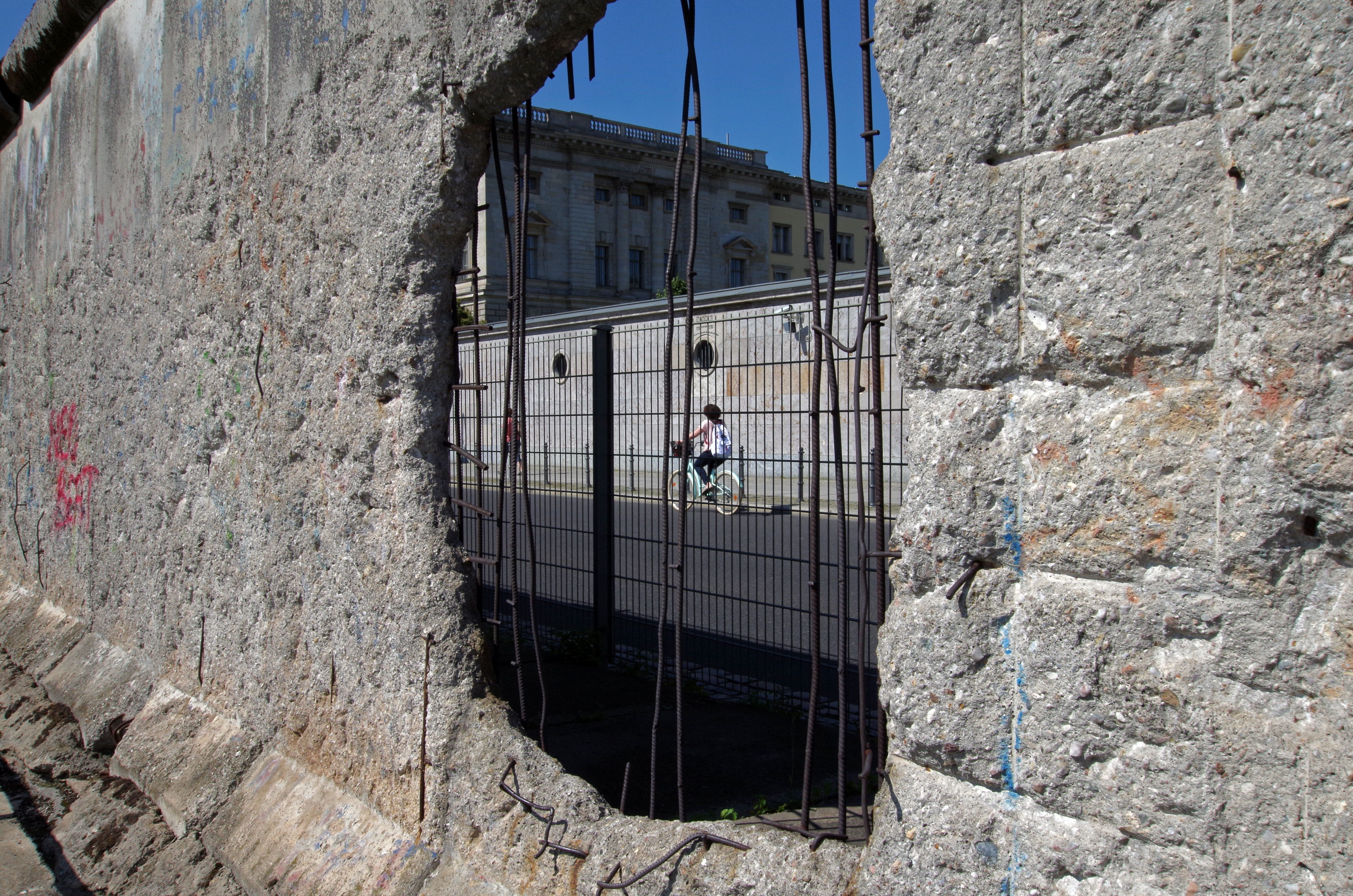 sunlight, men, stone, low angle view, real people, by looking, wall - building feature, day, border wall, window, lifestyles, building exterior, 4K, damaged, HD Wallpaper