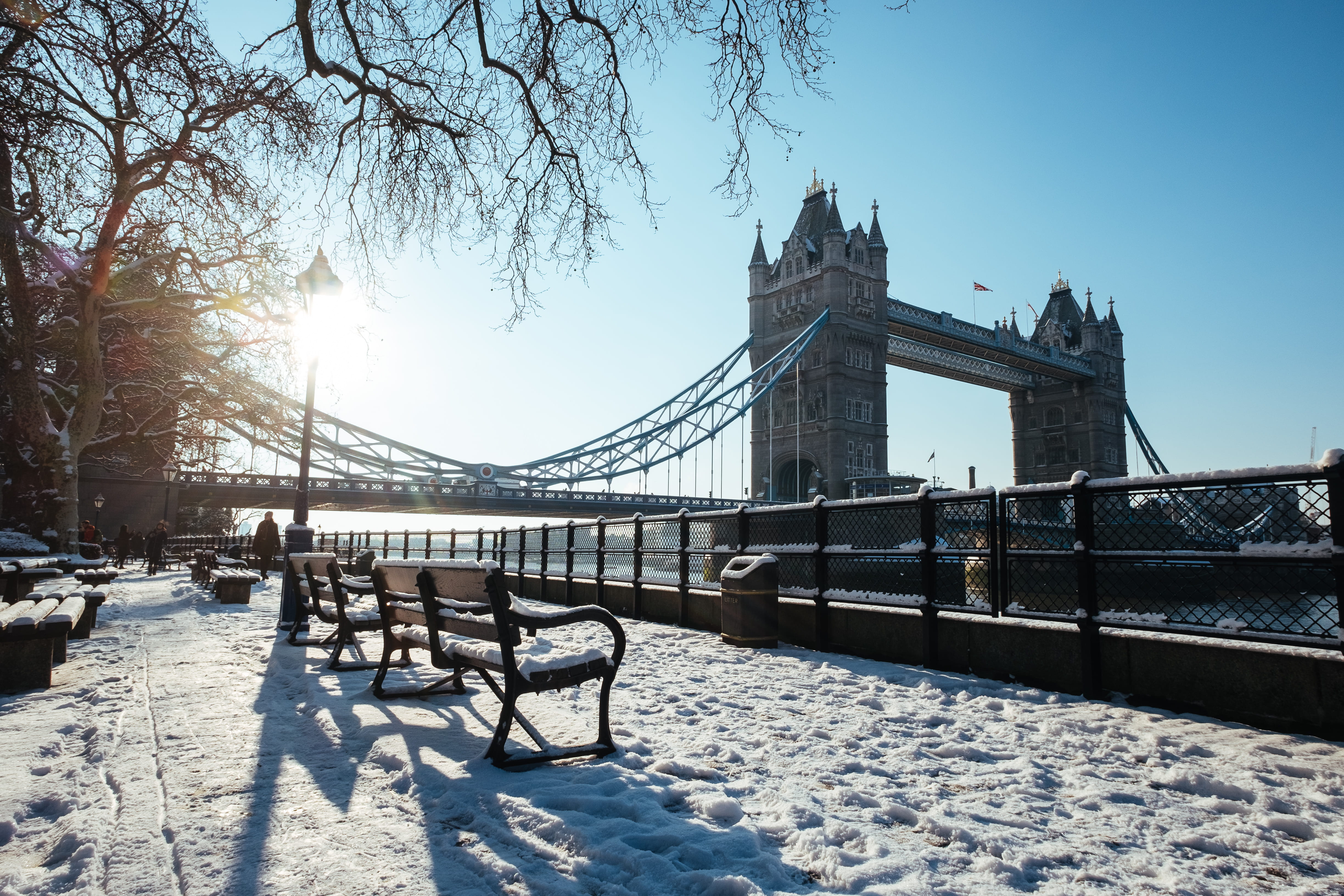 built structure, cold, cold temperature, tree, london, building, sunlight, shadow, tower bridge, architecture, sunrise, no people, 4K, river, sky, seat, HD Wallpaper