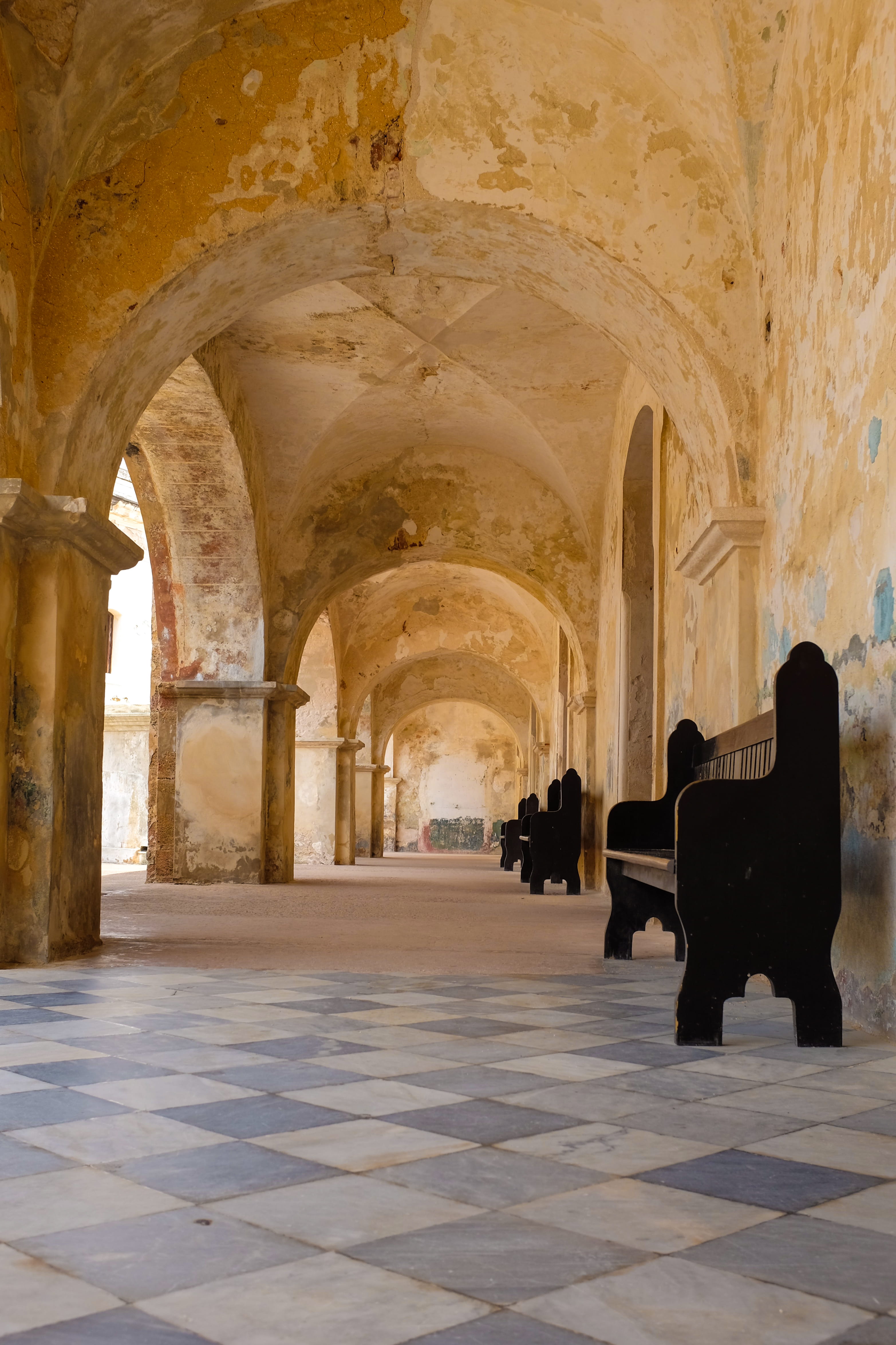 fortress, diminishing perspective, the past, the way forward, day, historic, old, colonnade, puerto rico, empty, indoors, bench, arcade, corridor, direction, Phone HD Wallpaper