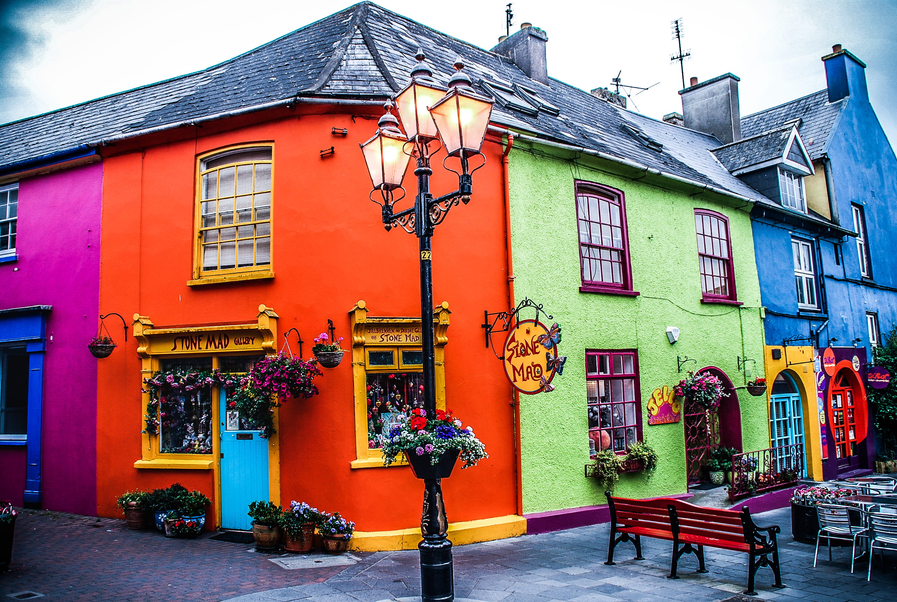 window, no people, town, ireland, outdoors, city, cloud - sky, colors, city life, seat, irlanda, residential district, nature, multi colored, building exterior, HD Wallpaper
