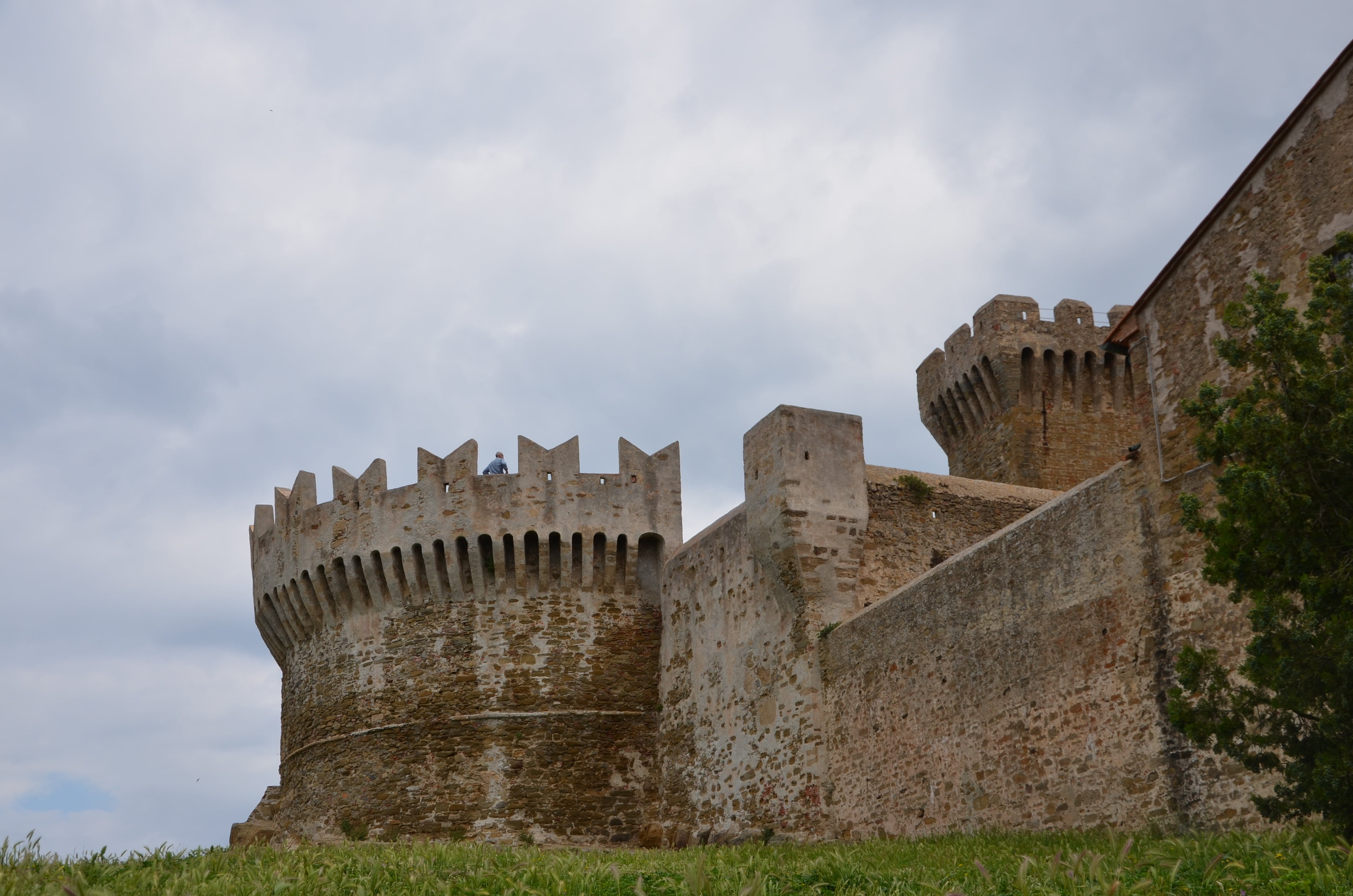 built structure, fort, defensive tower, travel destinations, ruined, outdoors, tower, low angle view, history, castle, tuscany, historically, sky, 2K, HD Wallpaper
