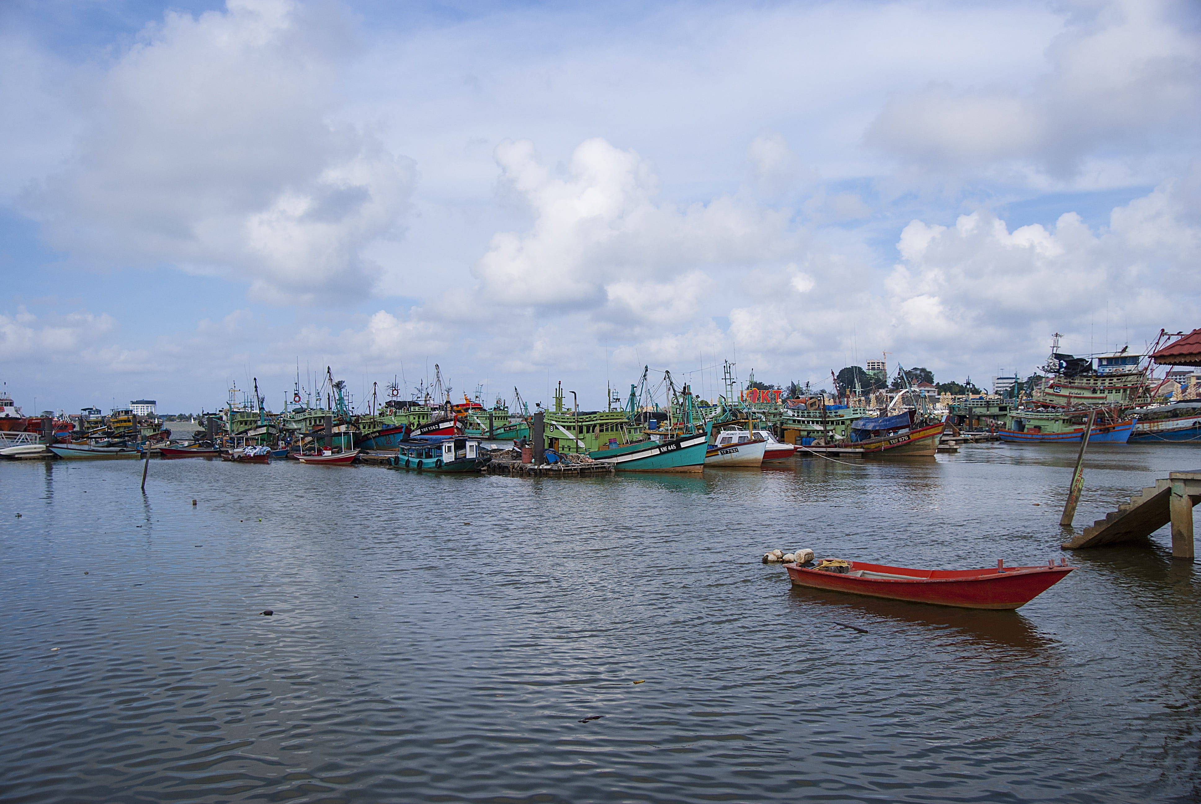 rest, nautical vessel, sunny, fishing, moored, harbor, building exterior, sailboat, river, Malaysia, mode of transportation, fishing boat, architecture, HD Wallpaper