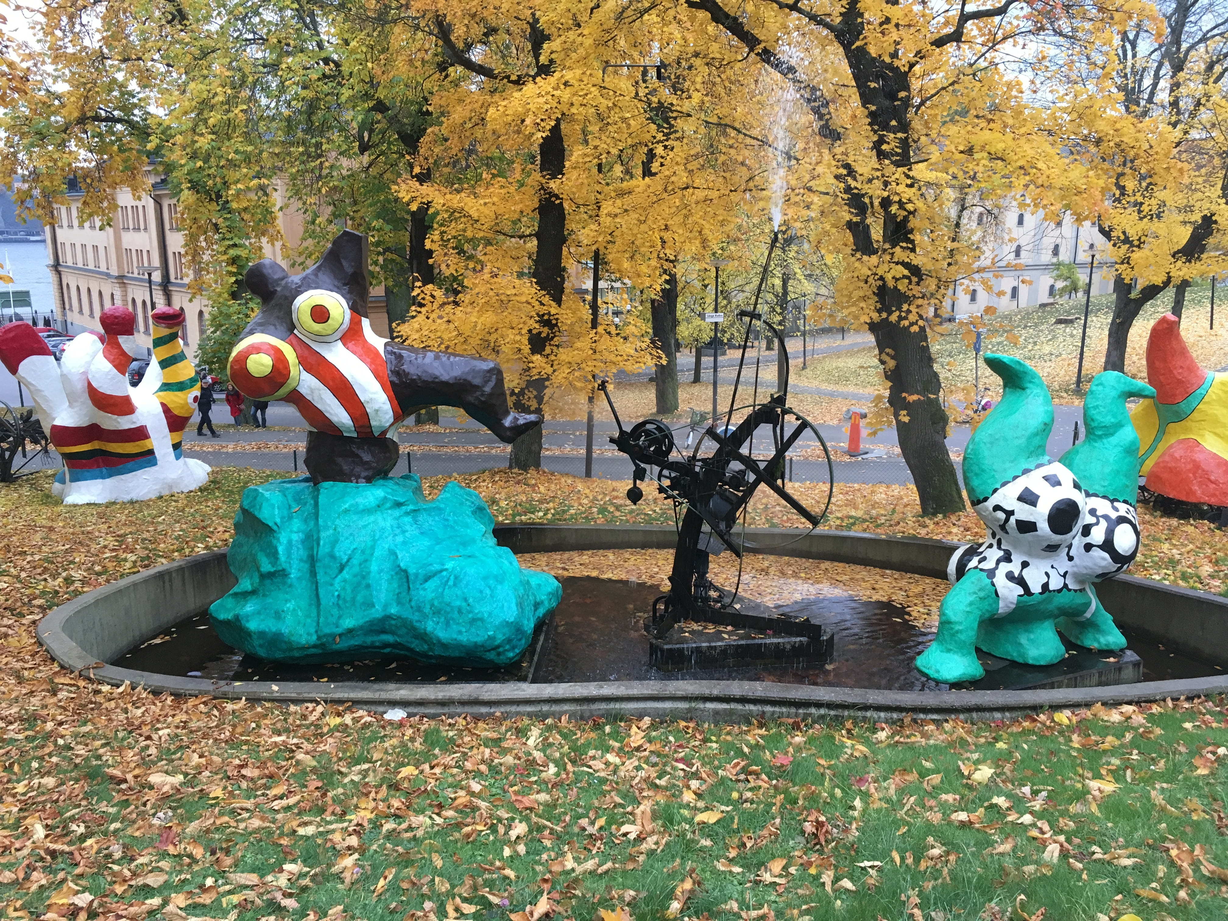 outdoors, autumn, park, stockholm, moderna museet, mammal, sculpture, nature, no people, statue, tree, 4K, art and craft, museum, human representation, HD Wallpaper