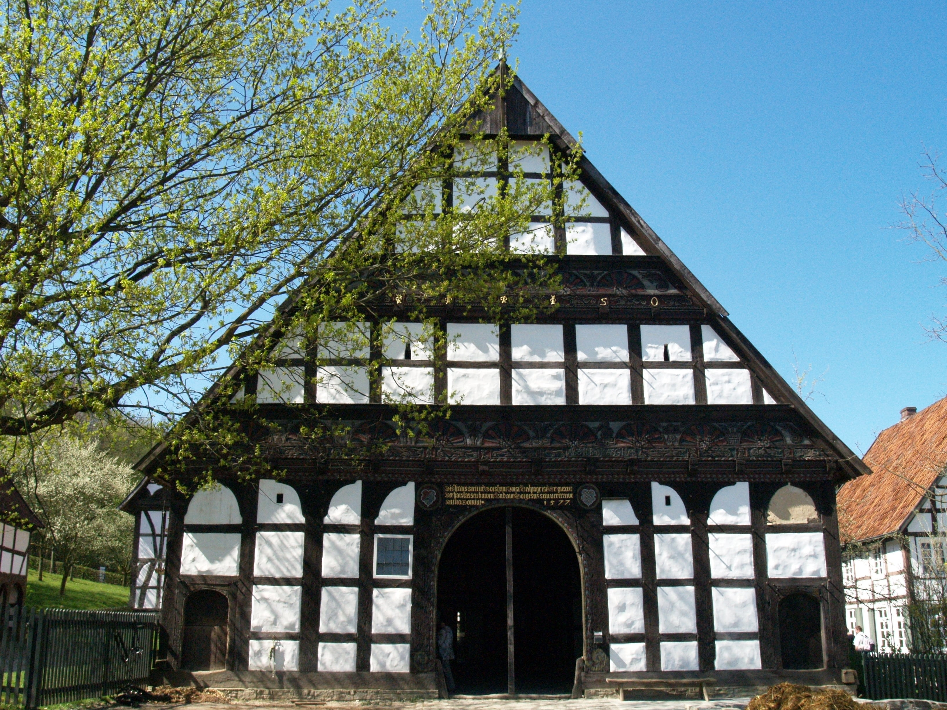 clear sky, arch, fachwerkhaus, truss, the past, construction art, museum of local history, tree, sky, day, window, bar, detmold, city view, construction, HD Wallpaper