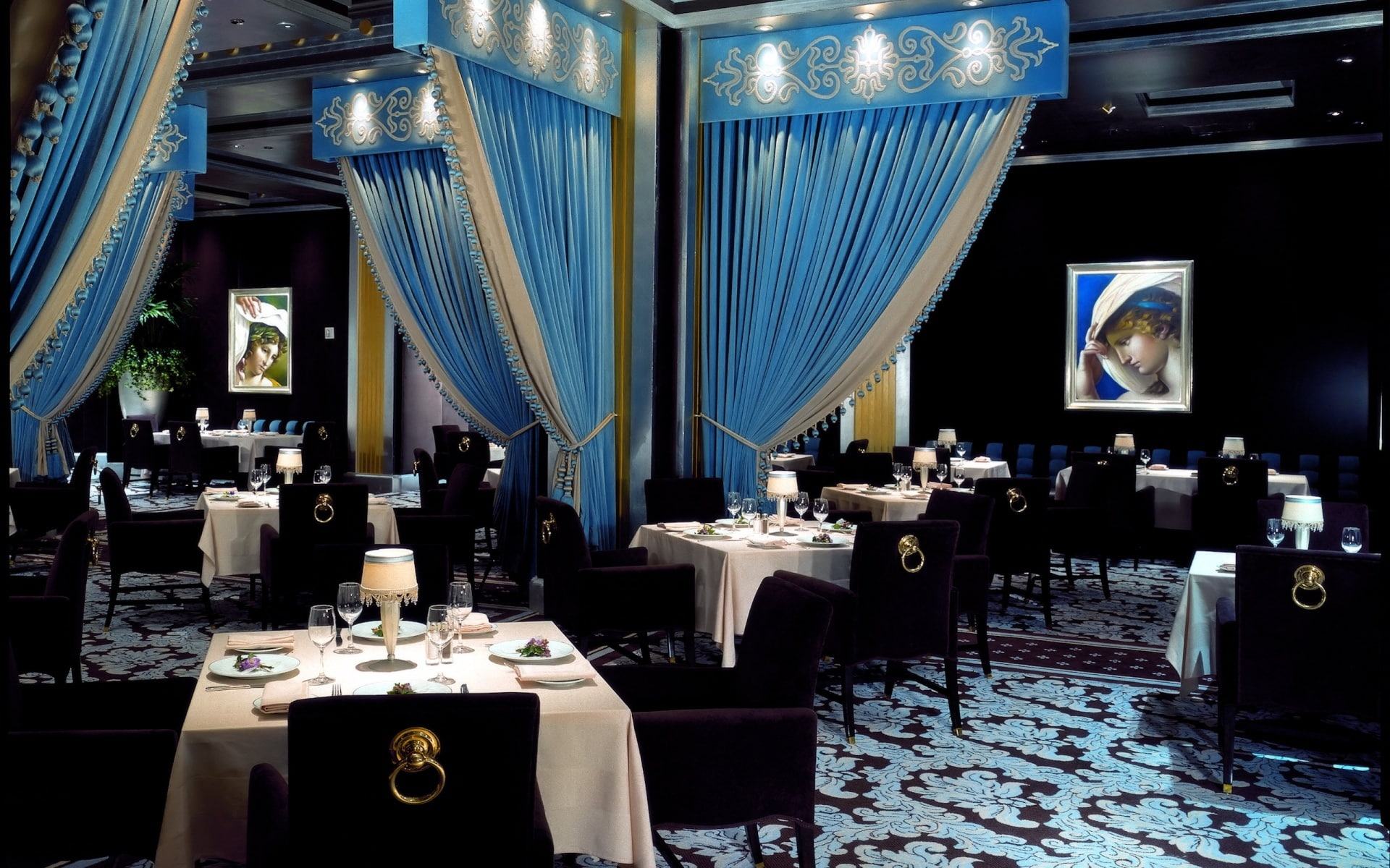 glasses, mirror, tables, luxury, dinner, design, curtains, chairs, lamp, restaurant, romance, beauty, plates, flowers, color, interior, style, 1080P, pictures, HD Wallpaper