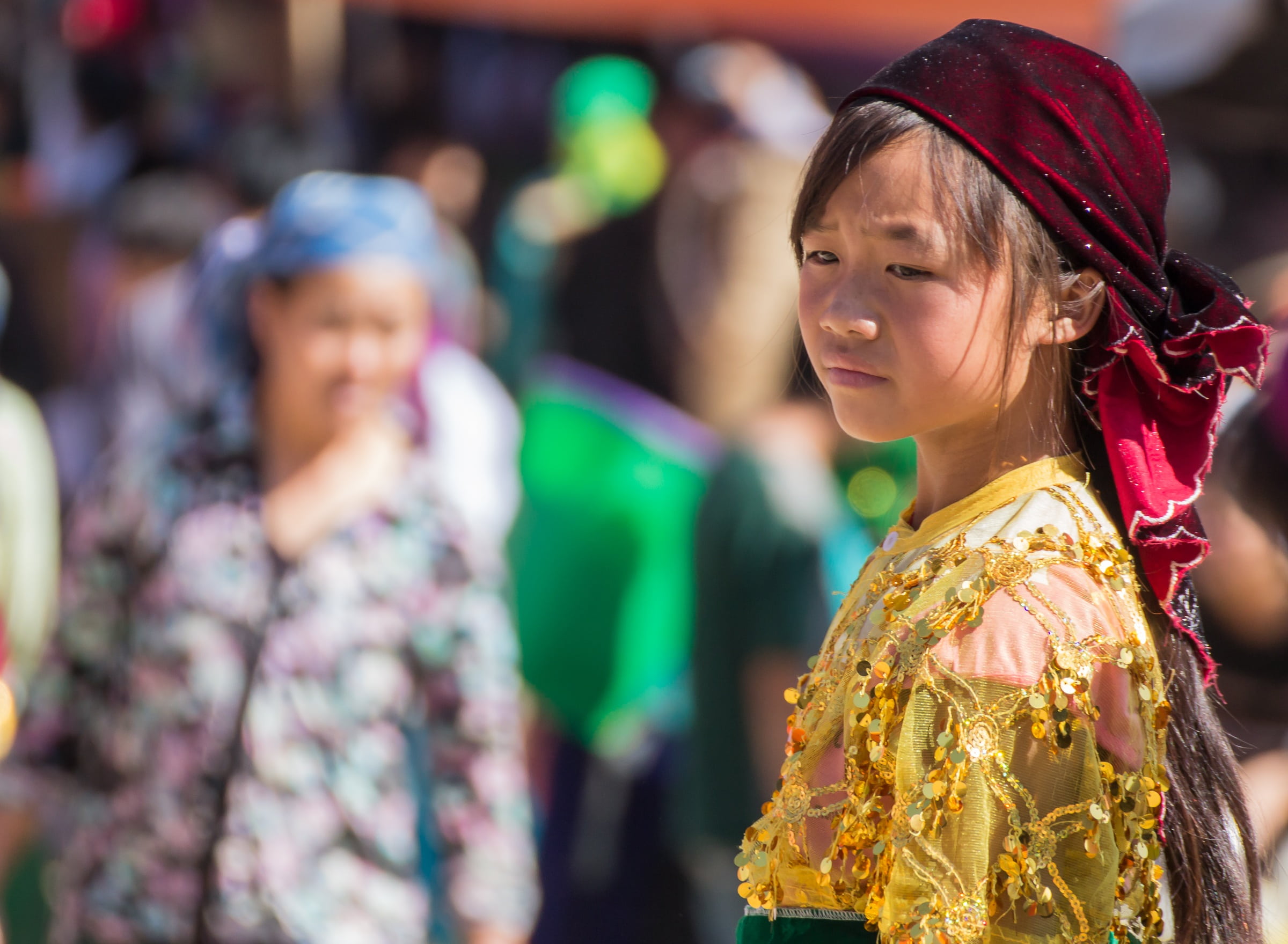 cultures, festival, offspring, incidental people, happiness, girl, young, costume, smiling, women, outdoors, dong van, turban, people, looking, minority, HD Wallpaper