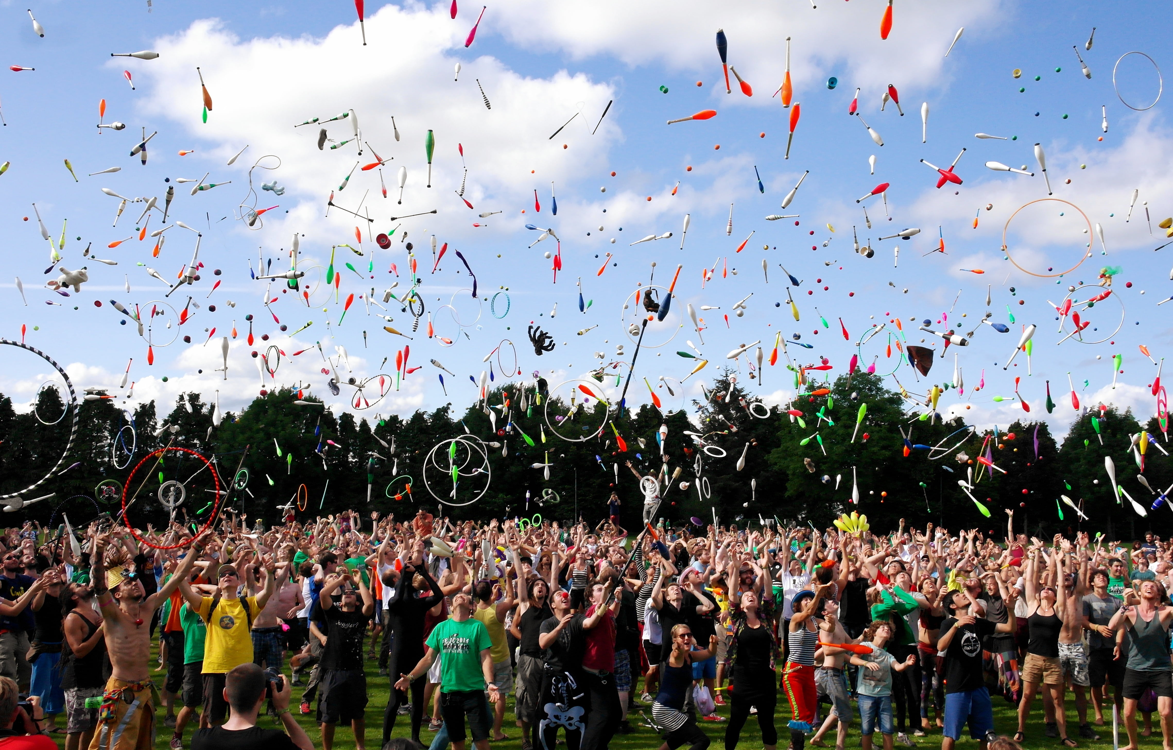 togetherness, juggle, street artists, group of people, sky, enjoyment, rings, celebration, clubs, crowd, positive emotion, juggling balls, excitement, unicycle, HD Wallpaper