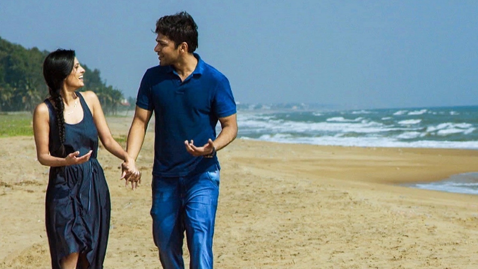 casual clothing, standing, outdoors, beach, young women, horizon over water, nature, sea, land, young adult, three quarter length, hairstyle, vellaiya irukiravan poi solla maatan, HD Wallpaper