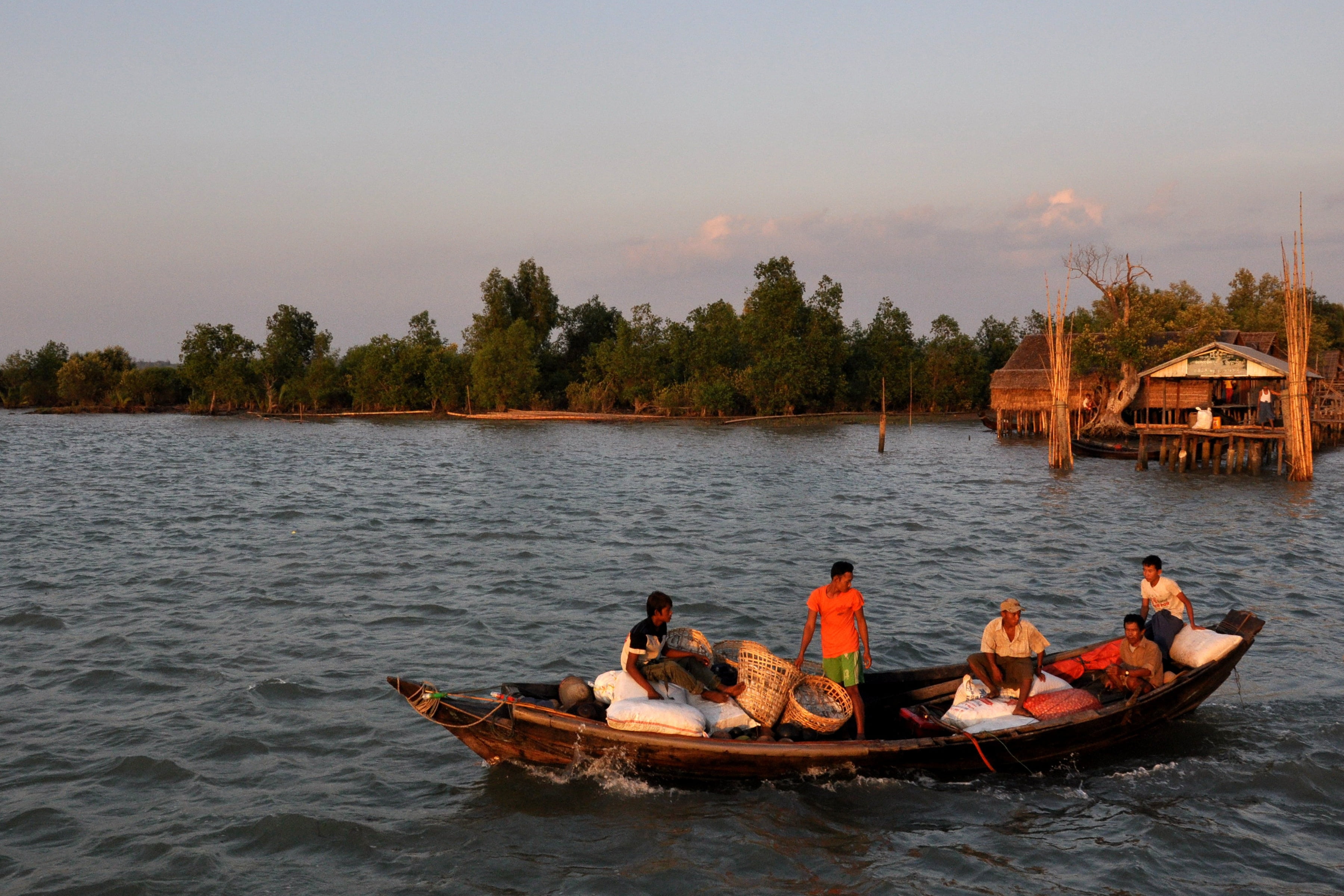 mode of transportation, oar, men, 2K, myanmar, real people, lifestyles, transportation, group of people, leisure activity, fishing boat, fishing, lake, HD Wallpaper