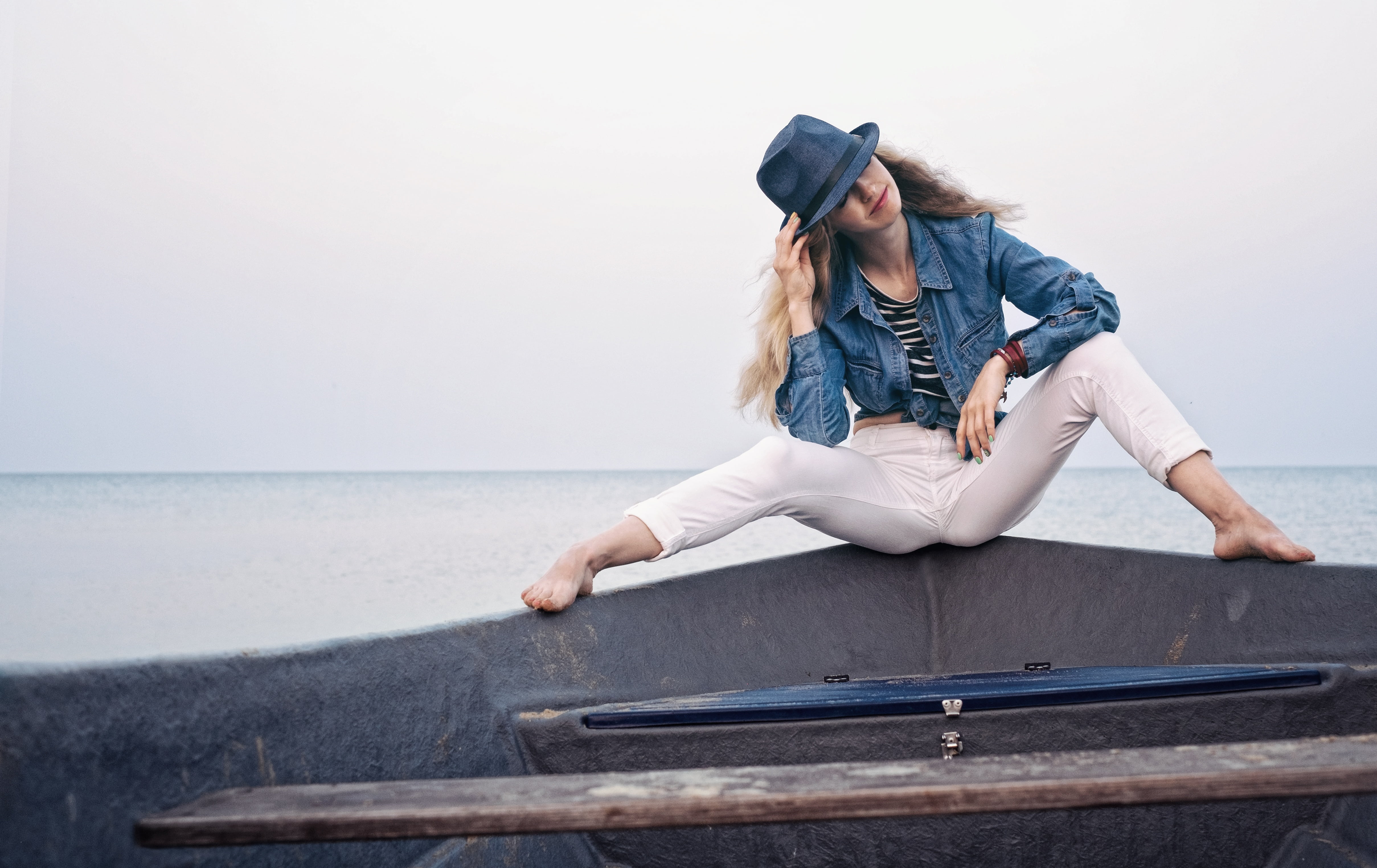 black, calm, hair, summer, women, privacy, tranquility, sits, men, water, sea, day, the lone, hairstyle, lifestyles, 4K, woman, nature, hat, horizon, relaxation, HD Wallpaper