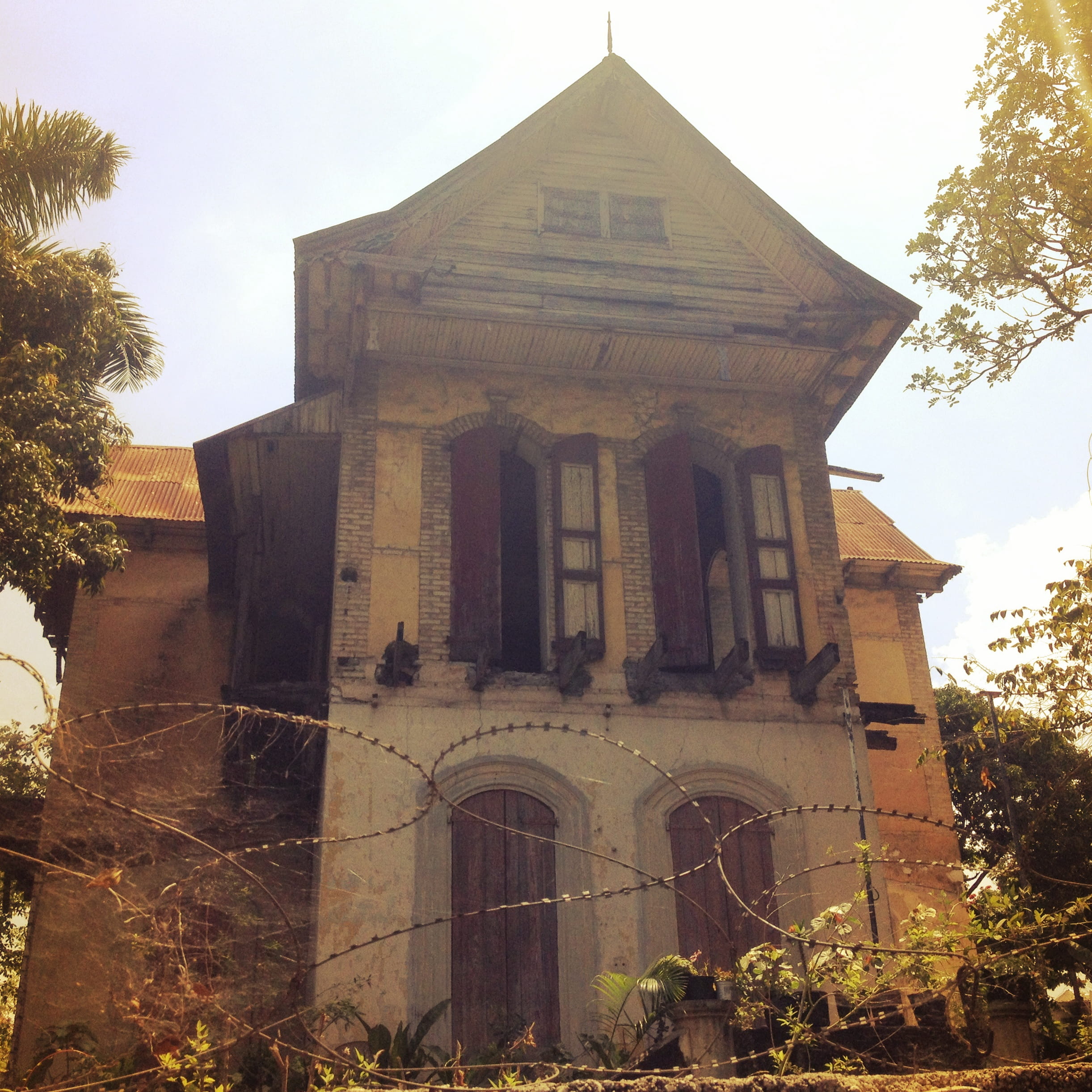 haiti, the past, belief, plant, sky, arch, architecture, building exterior, rustic, day, tree, spirituality, 1080P, low angle view, abandoned, religion, Phone HD Wallpaper