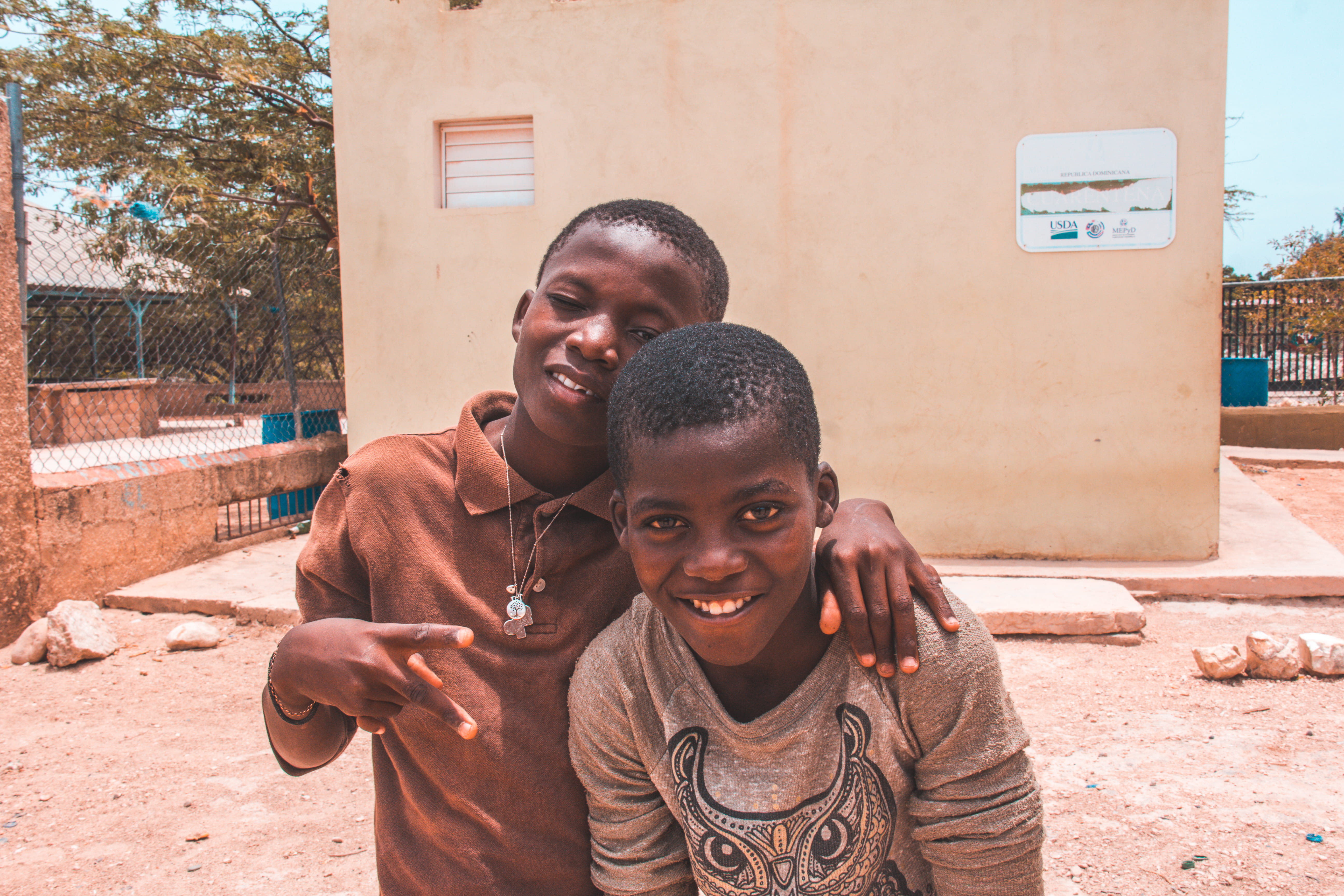 portrait, help, lifestyles, haiti, architecture, real people, calor, frontera, men, 5K, republica dominicana, emotion, child, booth, casual clothing, day, HD Wallpaper