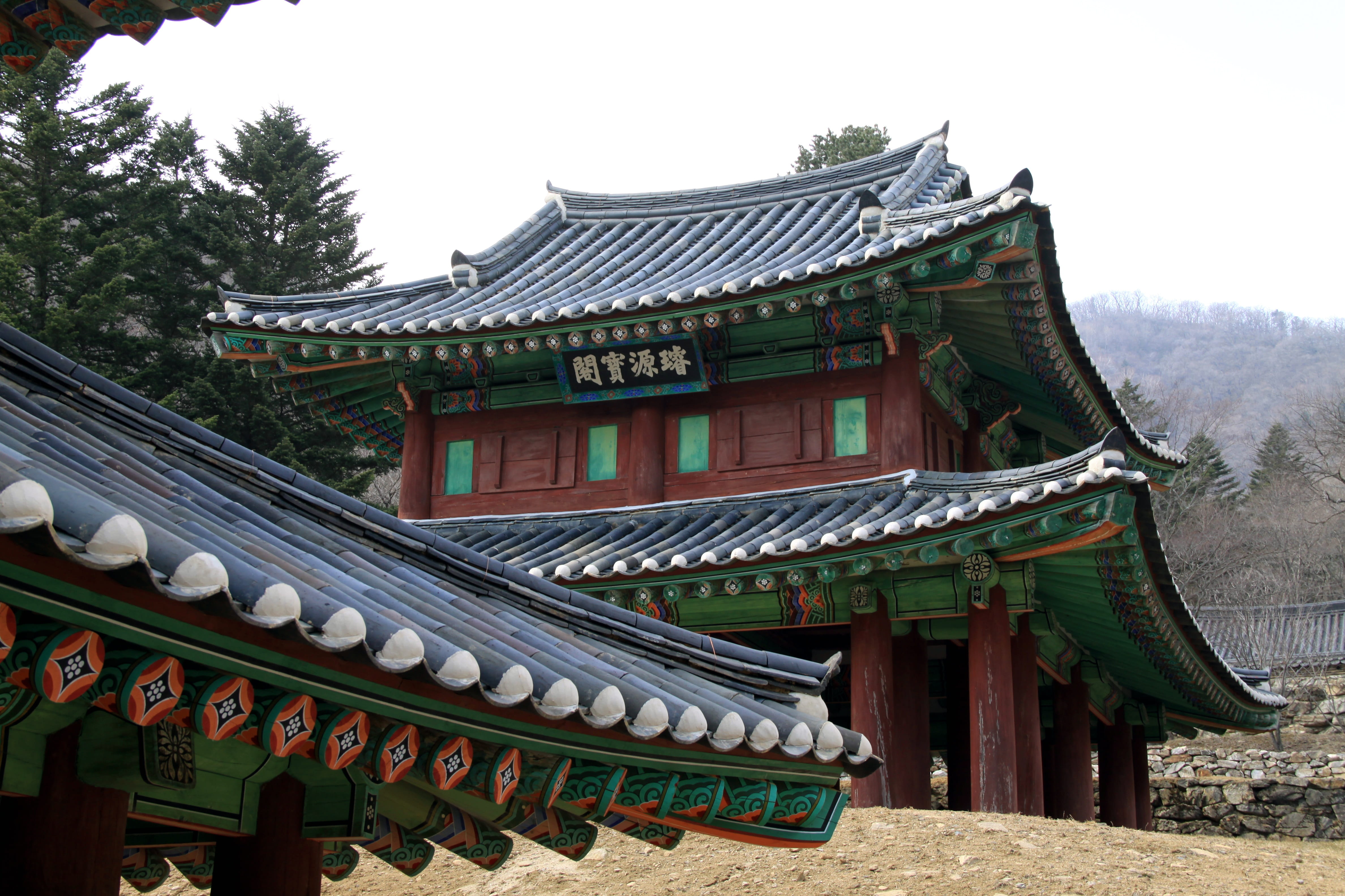 building, joseon, religion, outdoors, Odaesan, roof tile, built structure, low angle view, roof, spirituality, cultures, accident, sky, annals, no people, HD Wallpaper