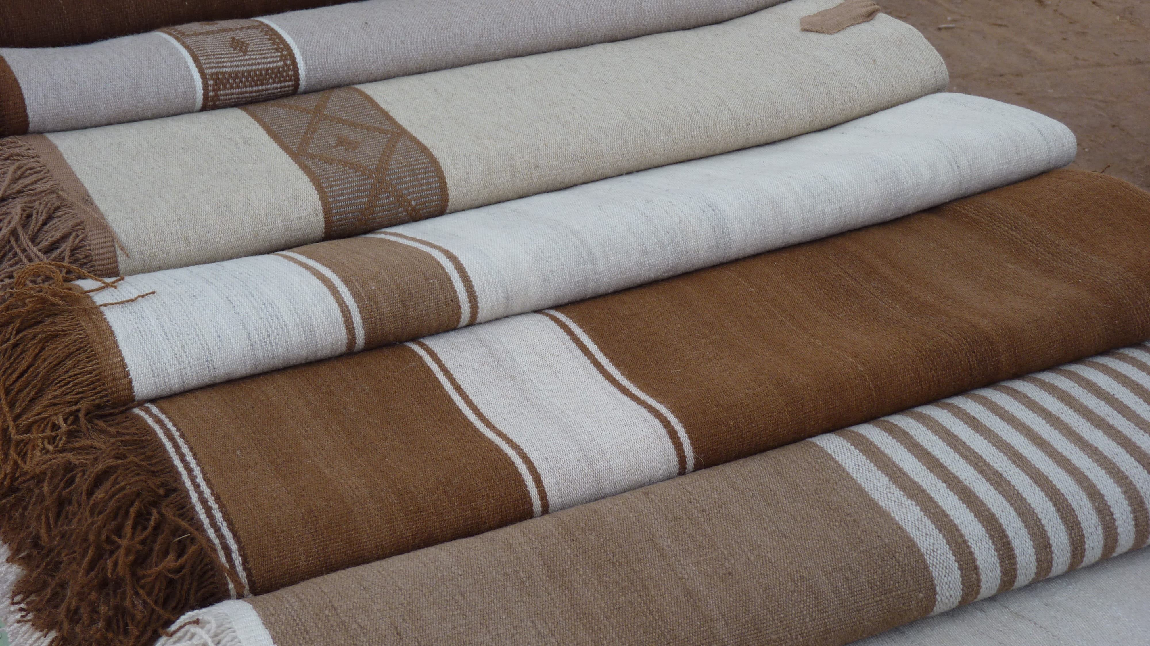 Poncho, luxury, Textiles, Andean, day, indoors, clothes, textile industry, large group of objects, pattern, no people, sofa, business, clothing, 4K, group of objects, HD Wallpaper