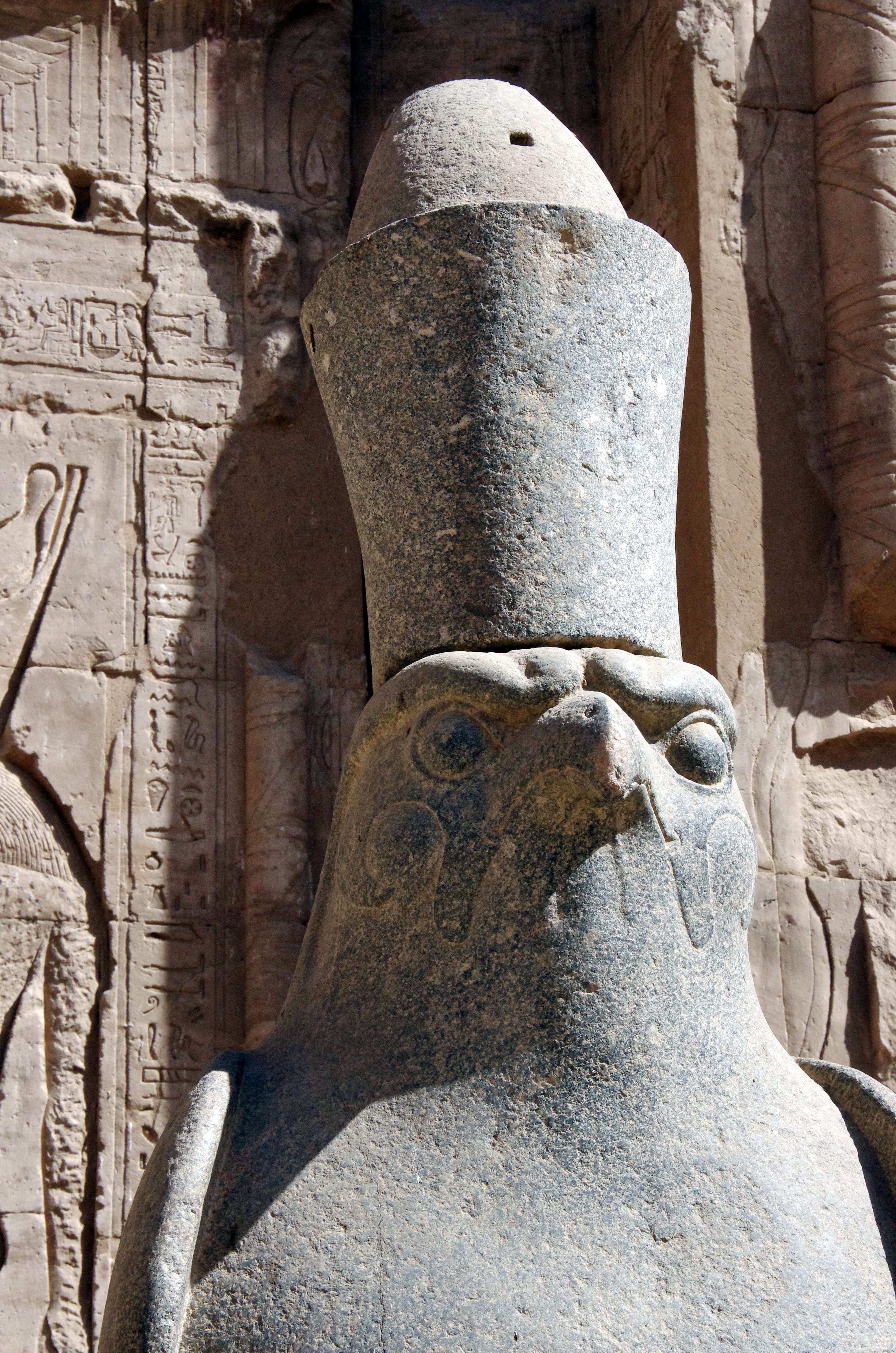 symbol sculpture, carving - craft product, built structure, falcon, sculpture, religion, belief, head, male likeness, art and craft, architectural column, Phone HD Wallpaper