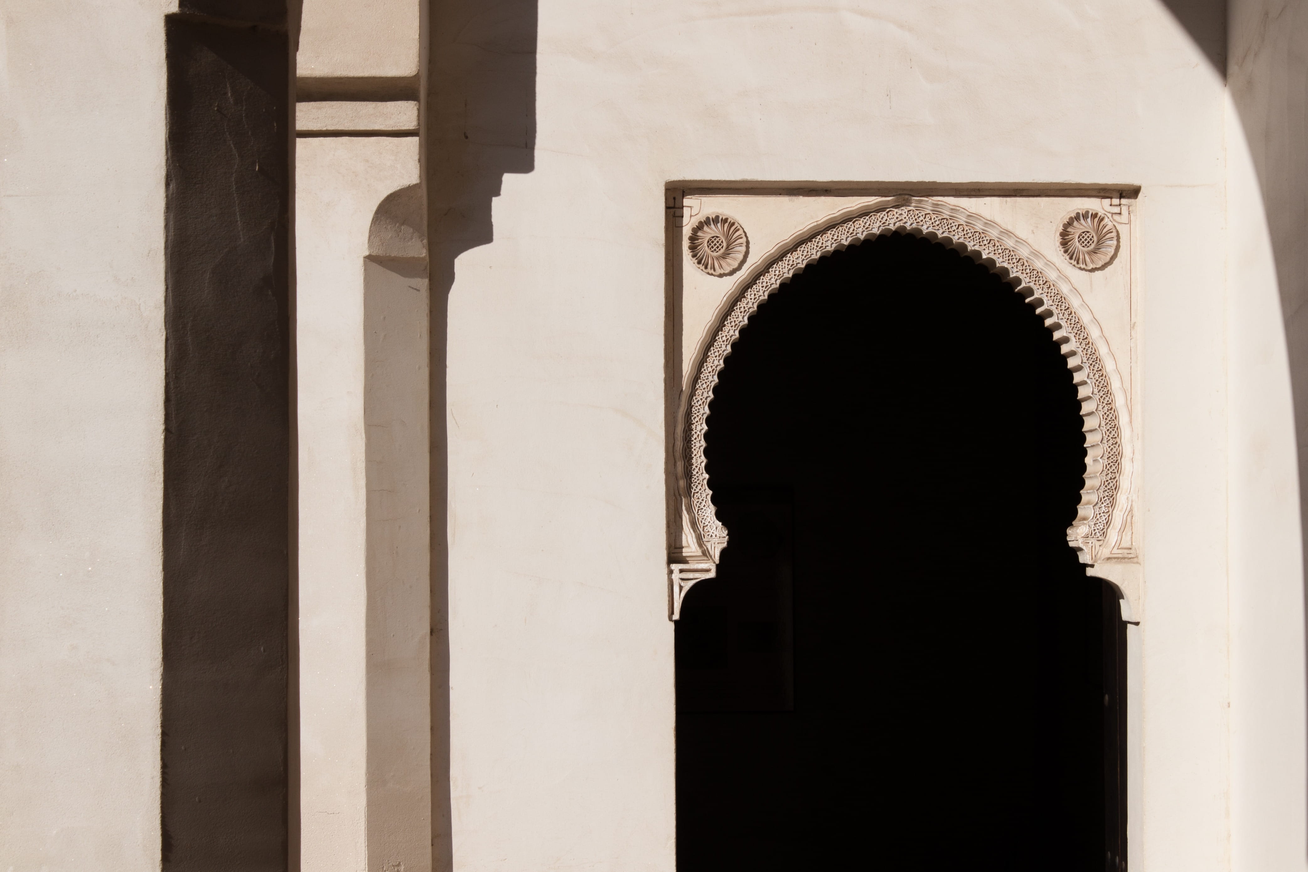 travel destinations, history, built structure, architectural column, ornate, concrete, sunlight, travel, Malaga, ancient, no people, 4K, religion, building exterior, HD Wallpaper