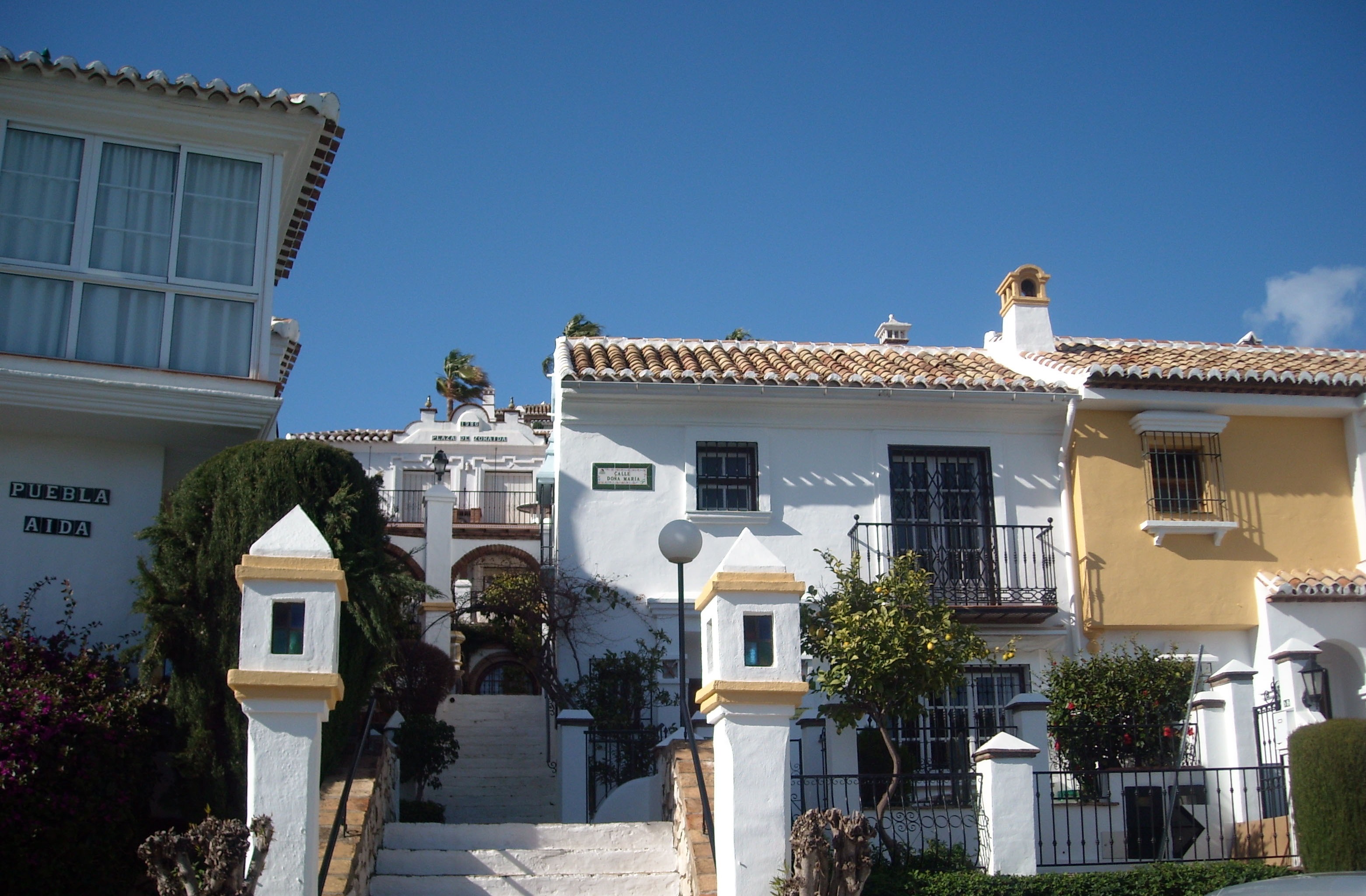 low angle view, 2K, plant, moorish style, residential district, building exterior, sunlight, building, nature, house, no people, spain, clear sky, city, HD Wallpaper