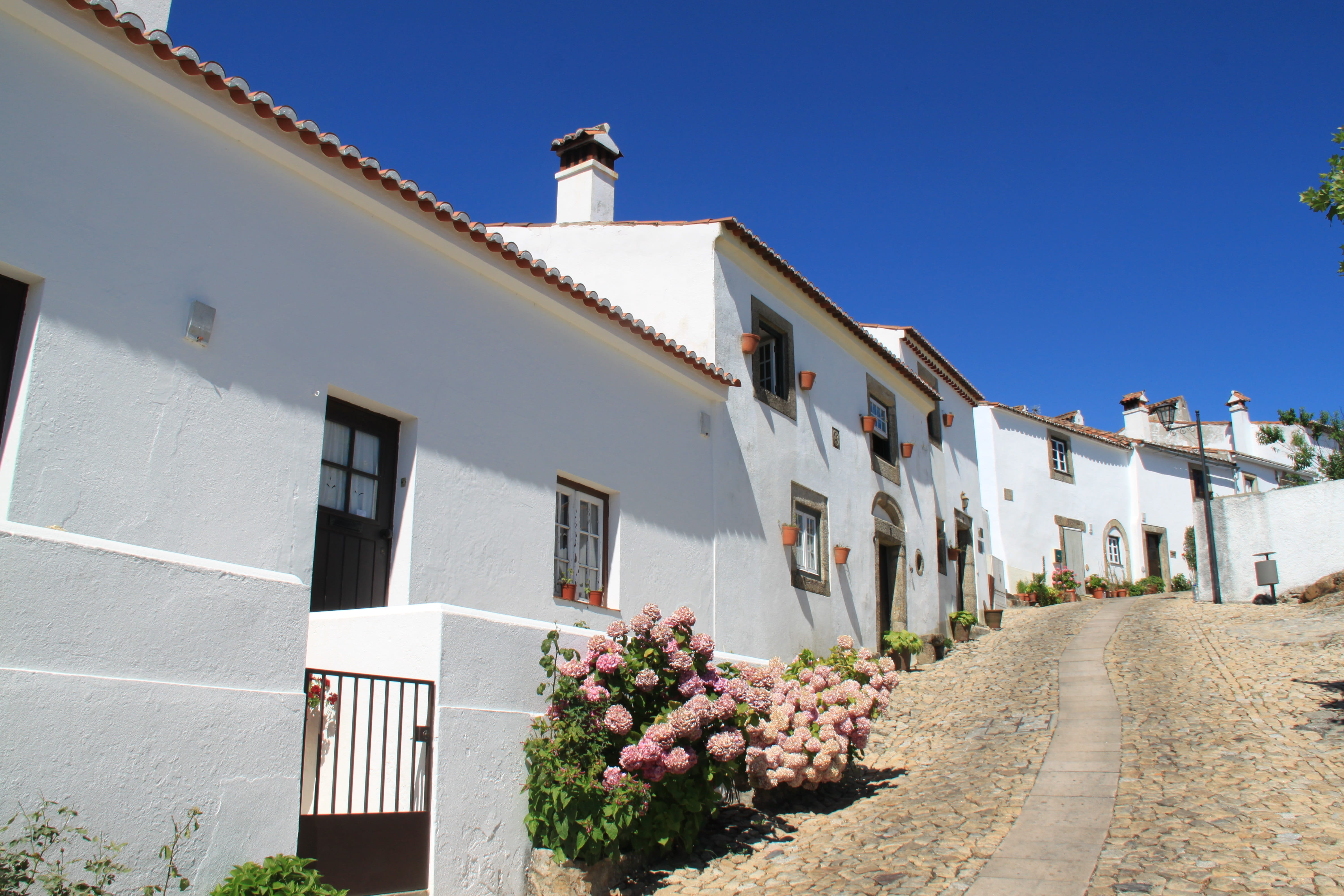 building exterior, clear sky, no people, village, 4K, portugal, residential district, vacation, building, sunlight, outdoors, built structure, summer, HD Wallpaper