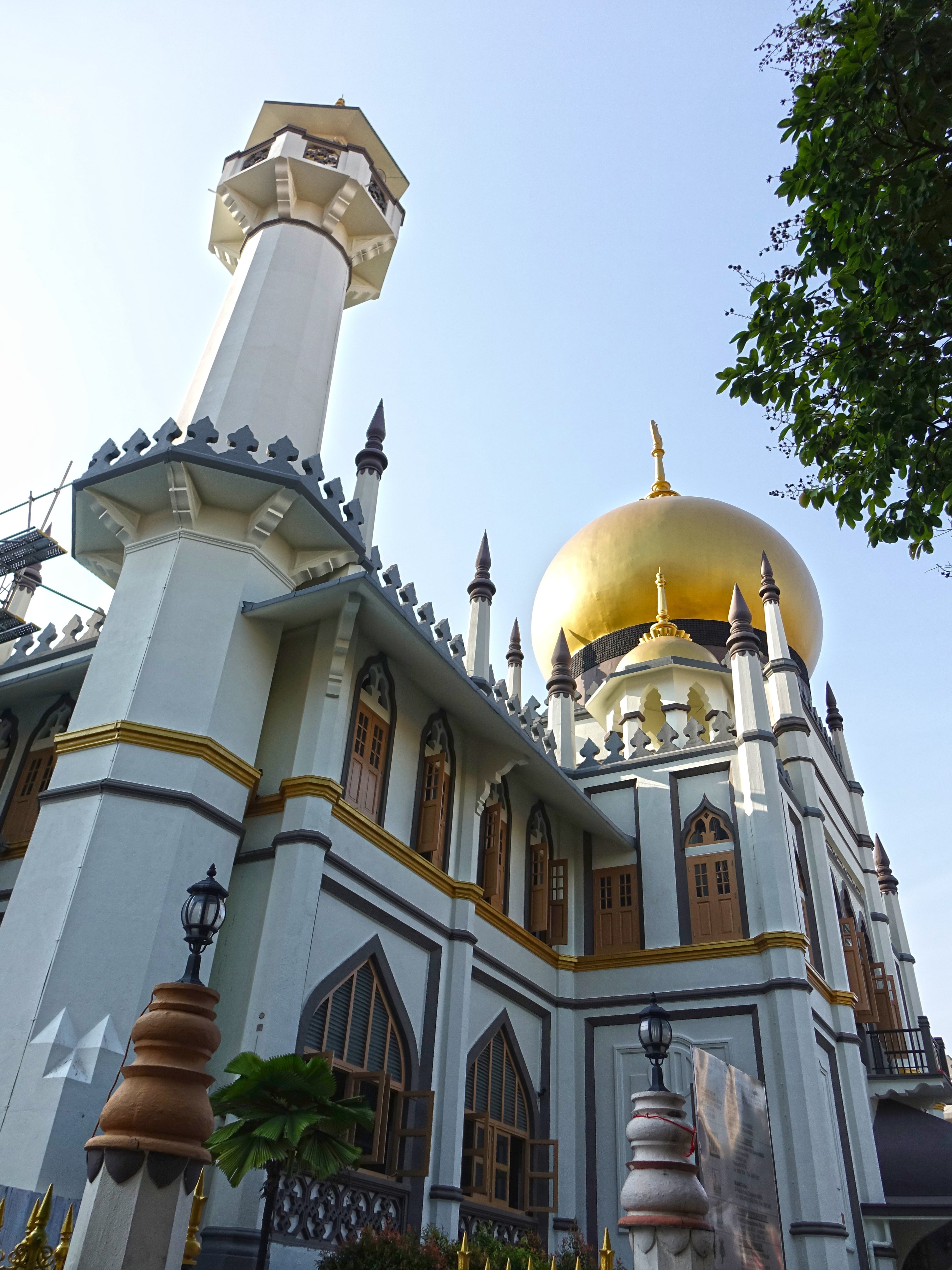 muslim, spirituality, place of worship, architecture, building, religious, sky, sultan mosque, clear sky, low angle view, ornate, outdoors, tourist attraction, Phone HD Wallpaper
